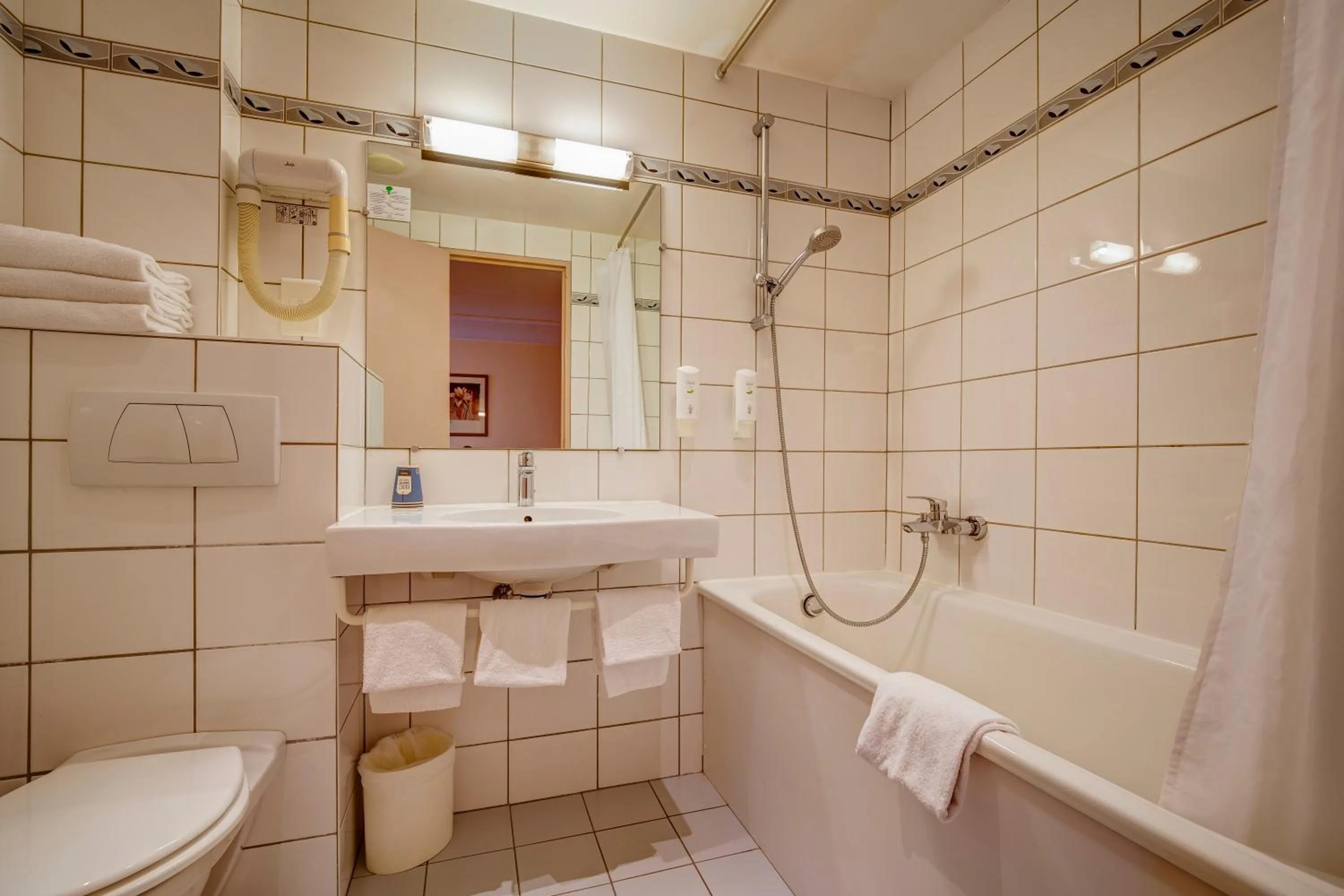 Bathroom in Kyriad Montbeliard Sochaux