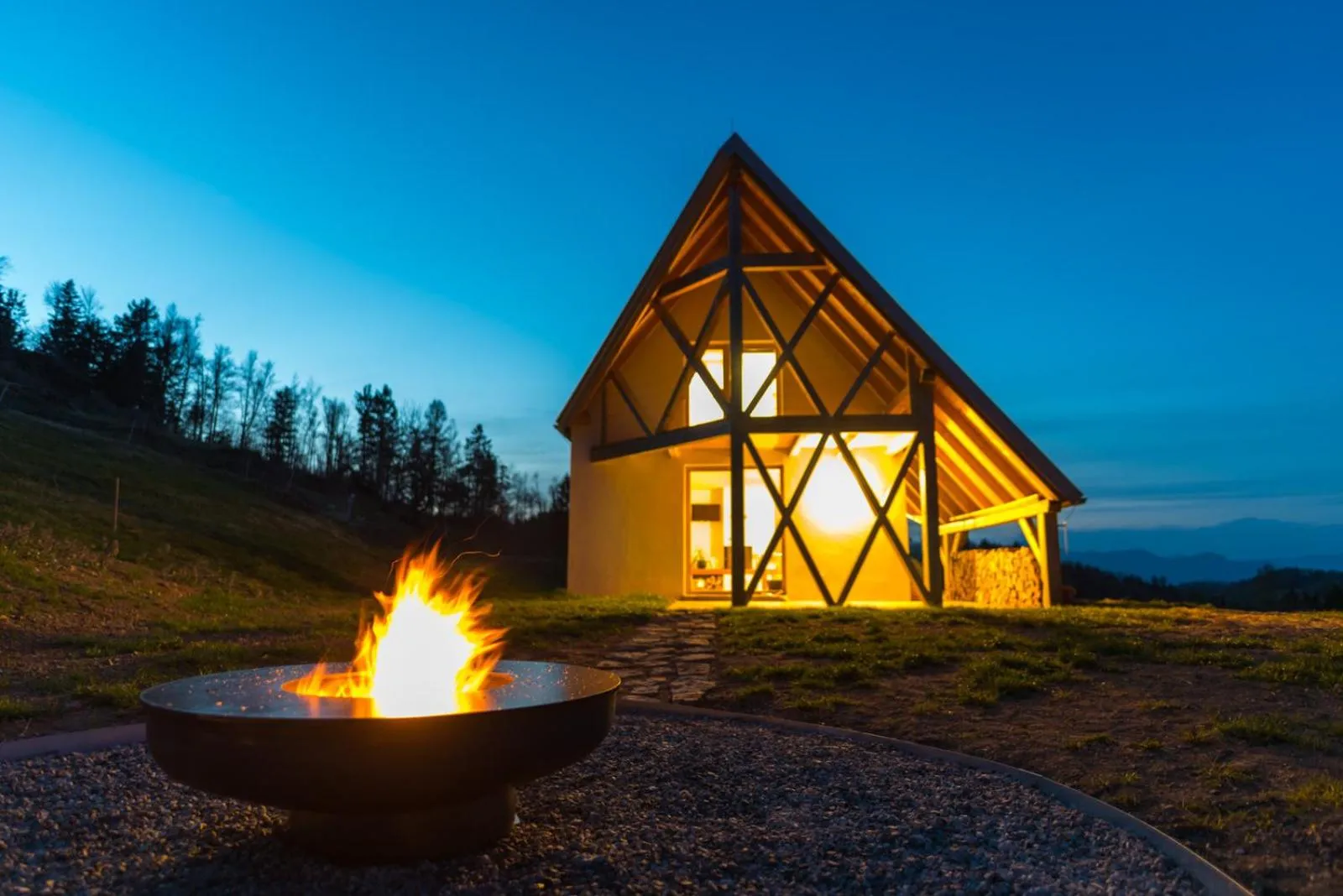 Night in House On The Hill (Hiška Na Griču)