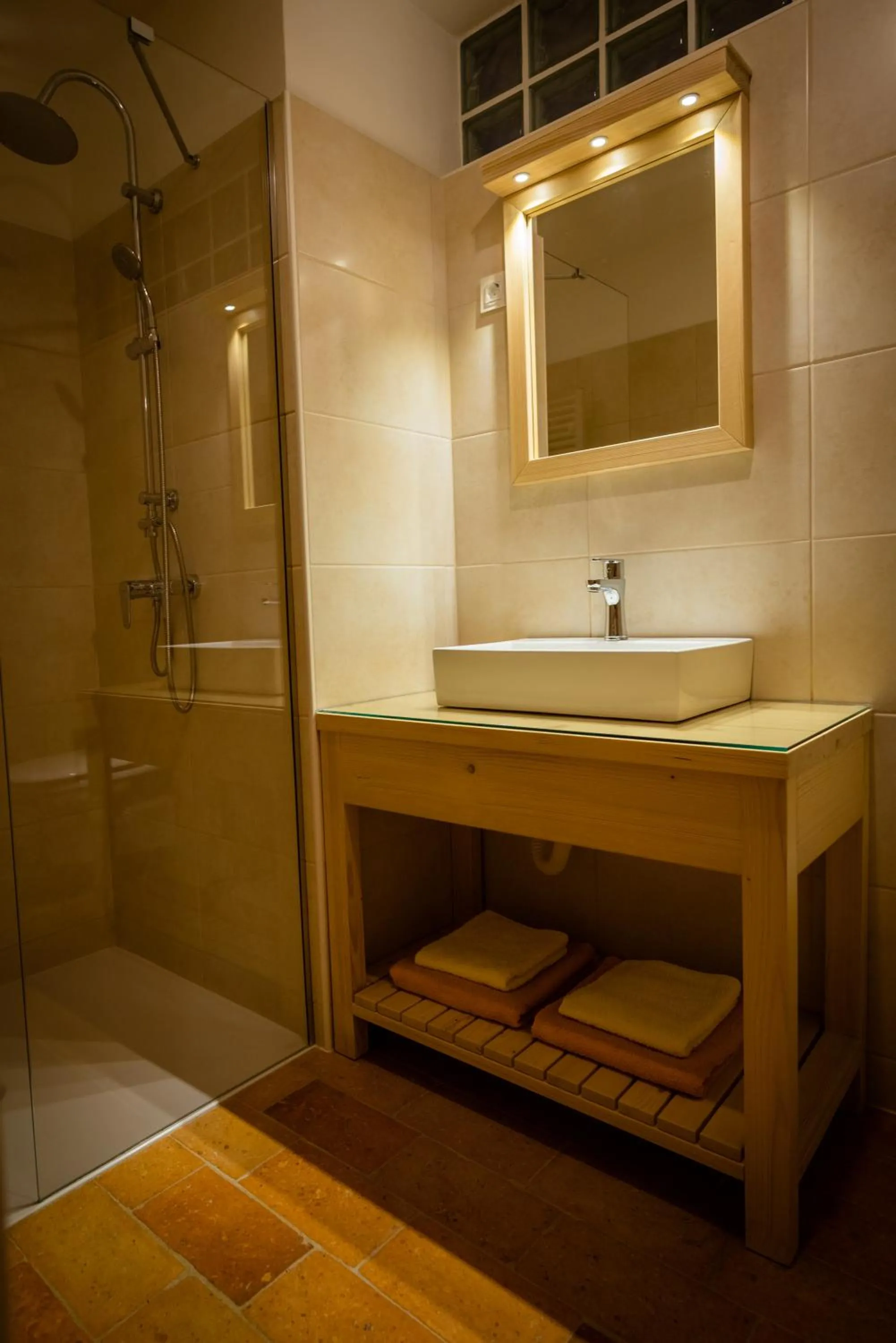 Bathroom in House On The Hill (Hiška Na Griču)