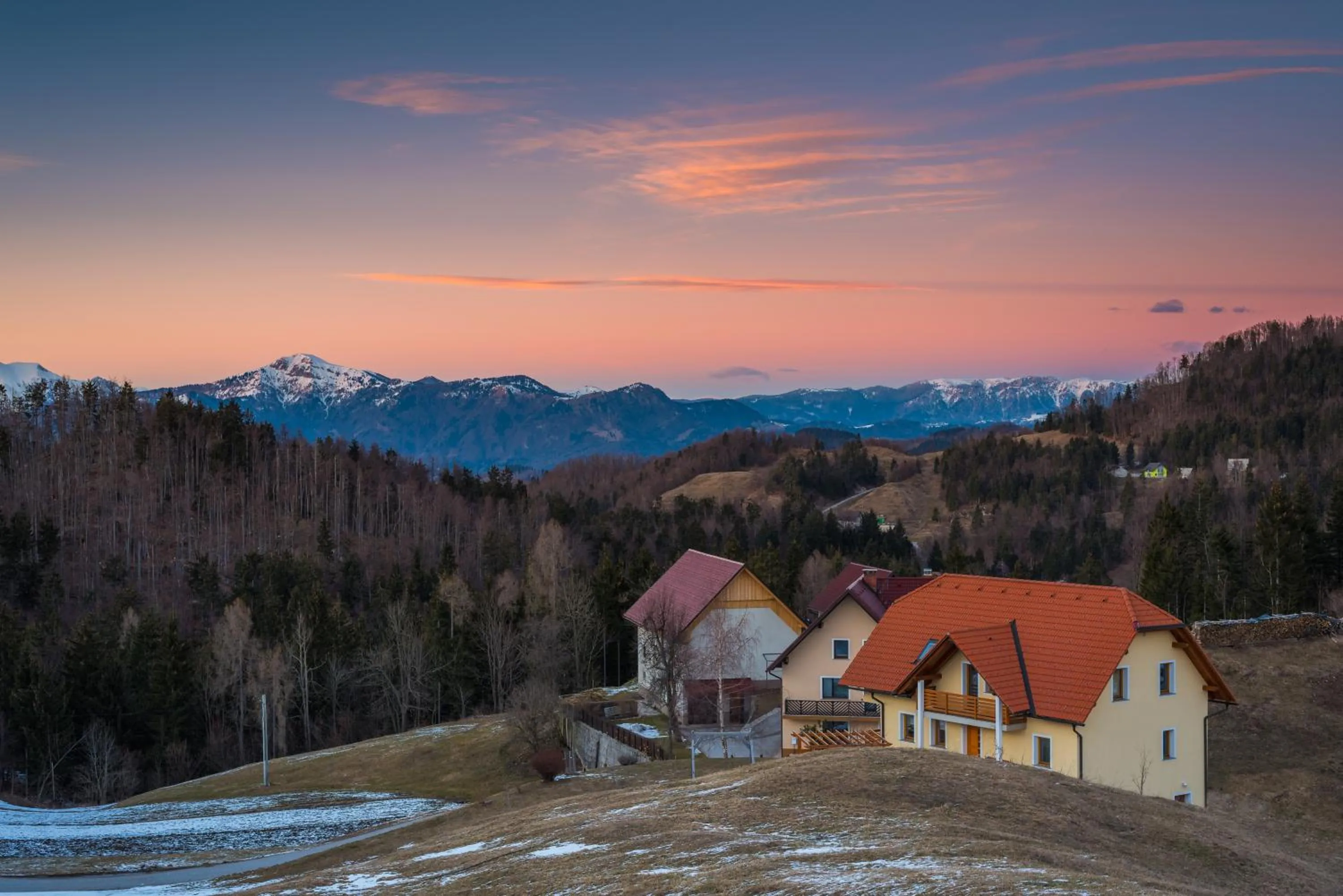 Neighbourhood in House On The Hill (Hiška Na Griču)