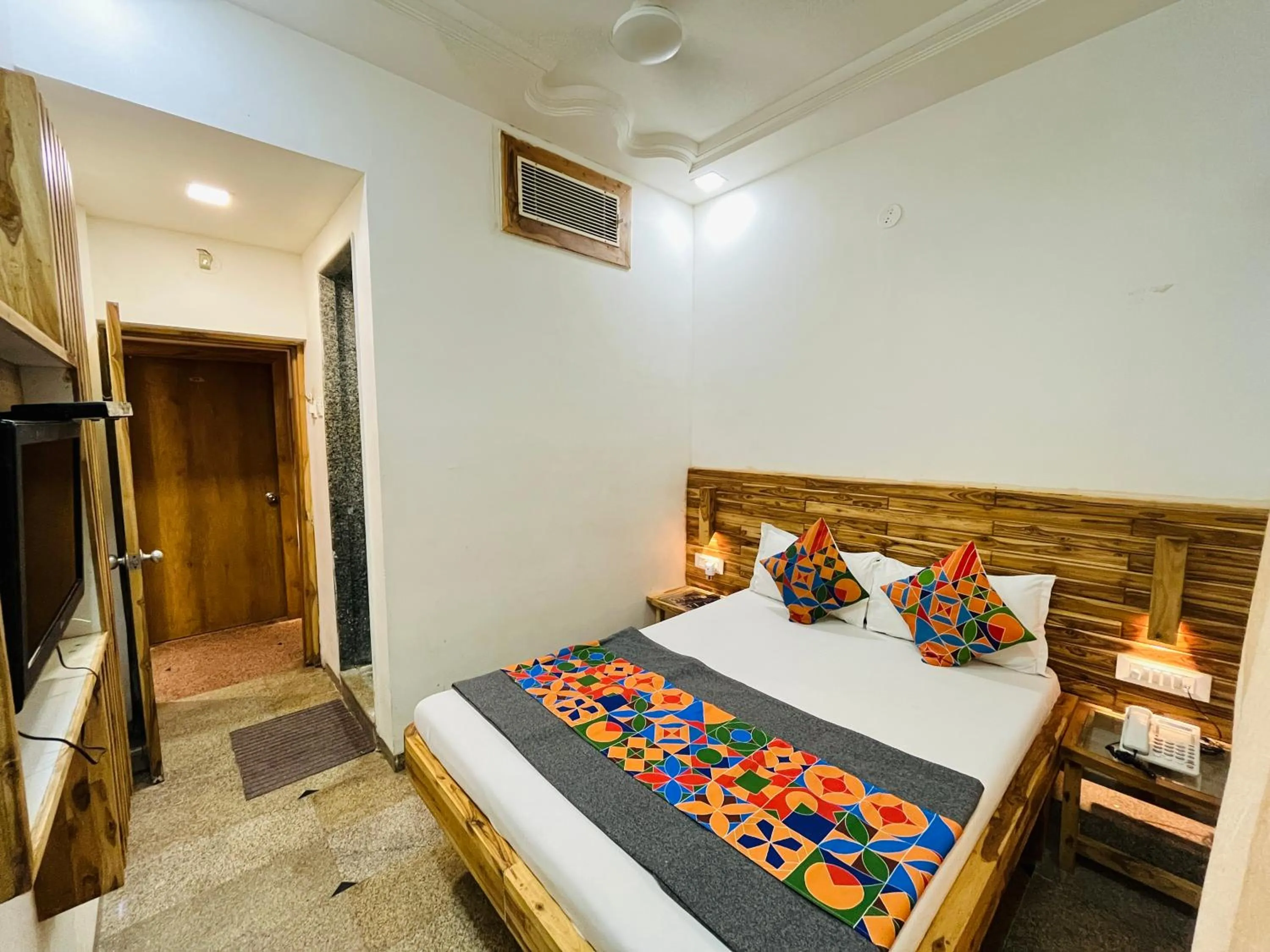 Bedroom, Bed in Hotel Regency