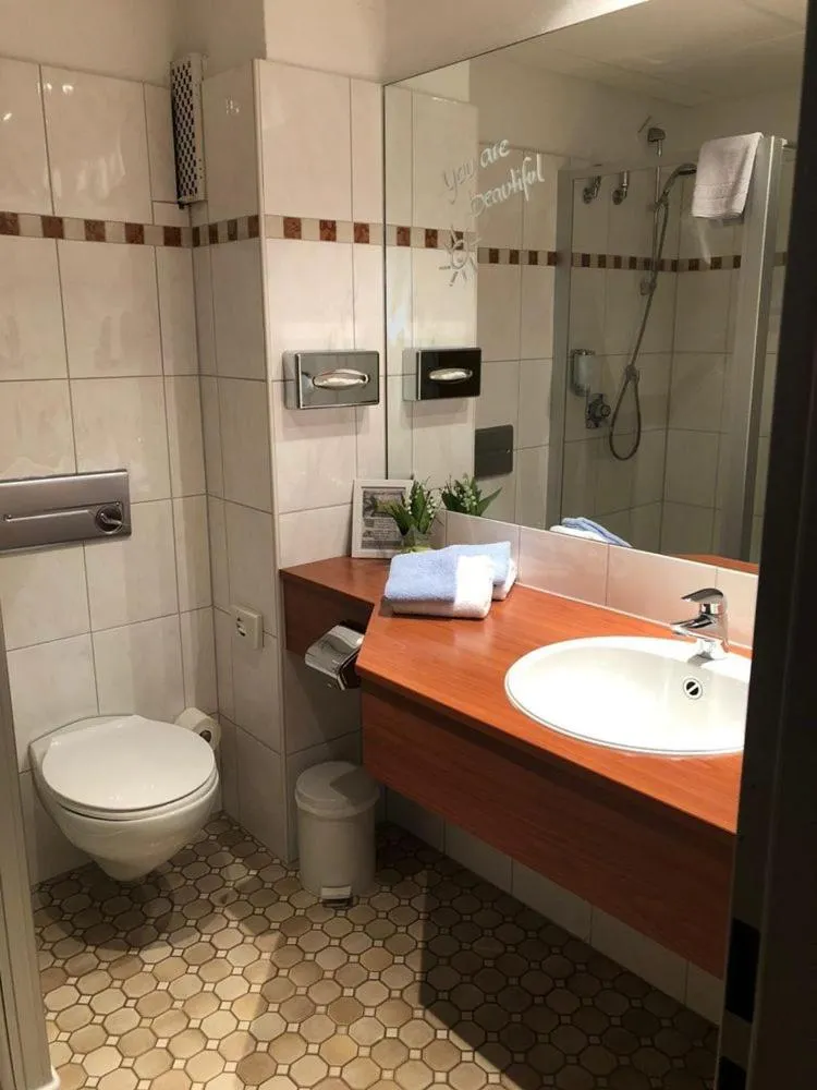 Bathroom in MarC5 Hotel Cadenberge