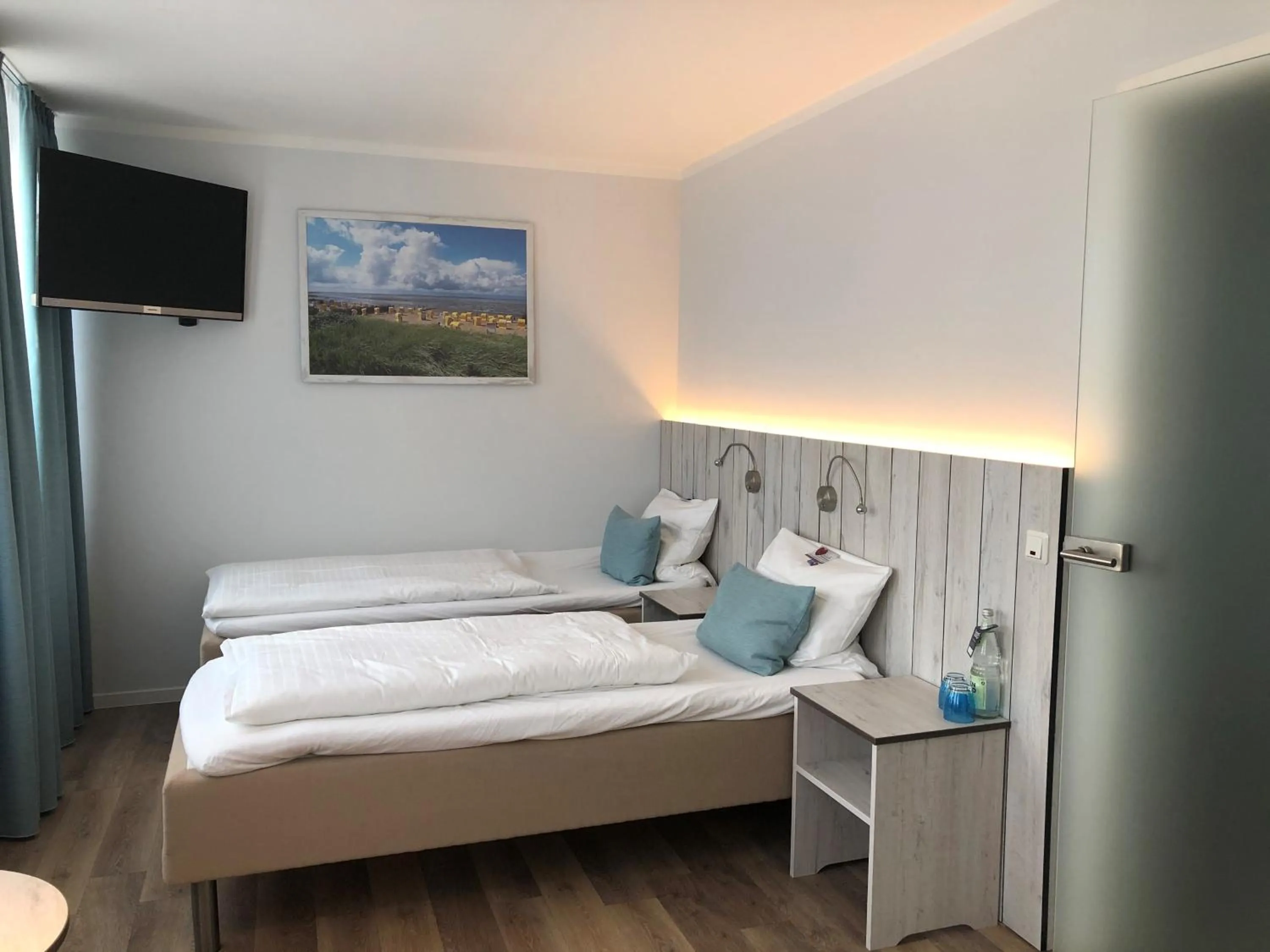 Photo of the whole room, Bed in MarC5 Hotel Cadenberge