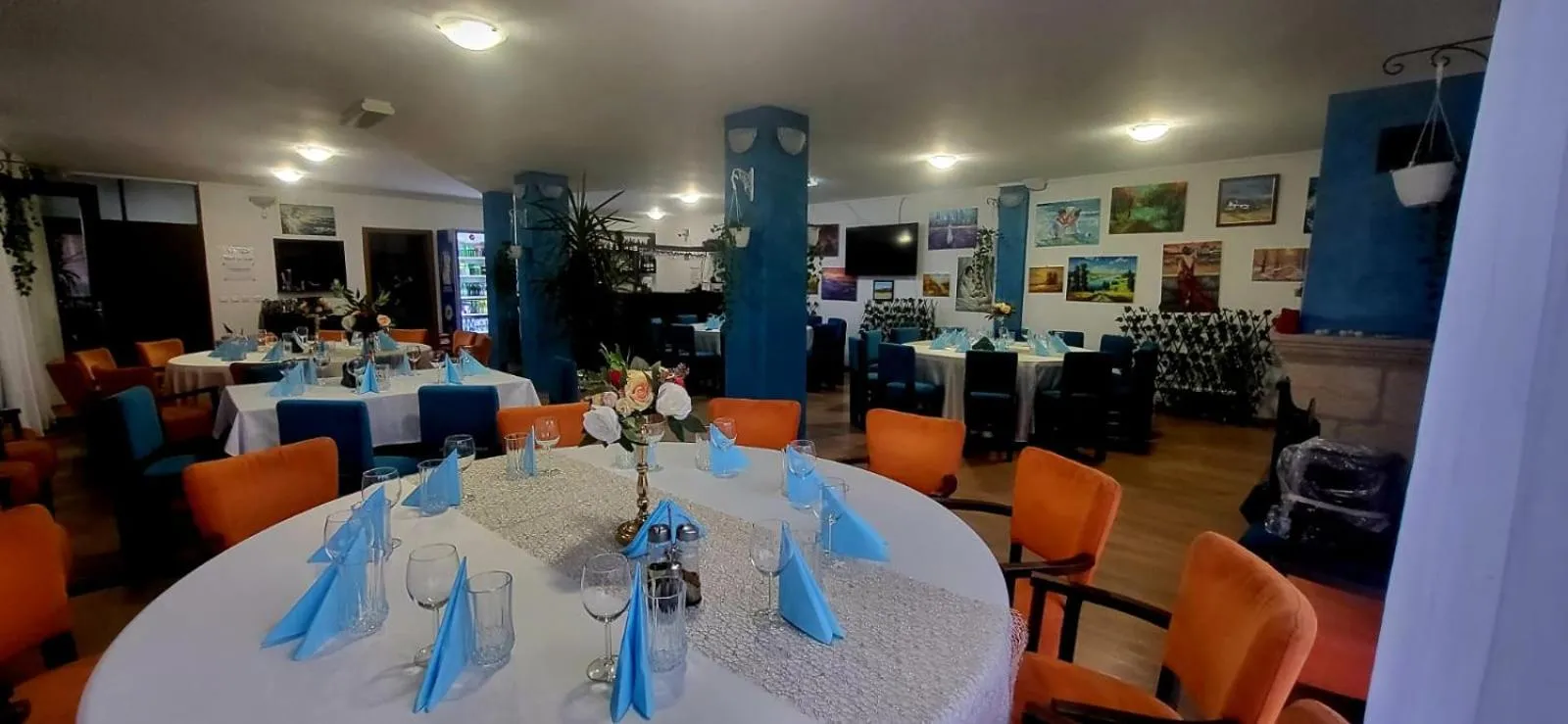 Restaurant/places to eat in Relax