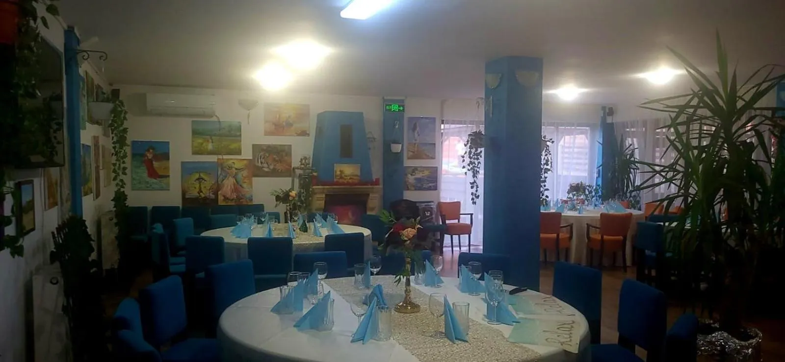 Restaurant/places to eat in Relax