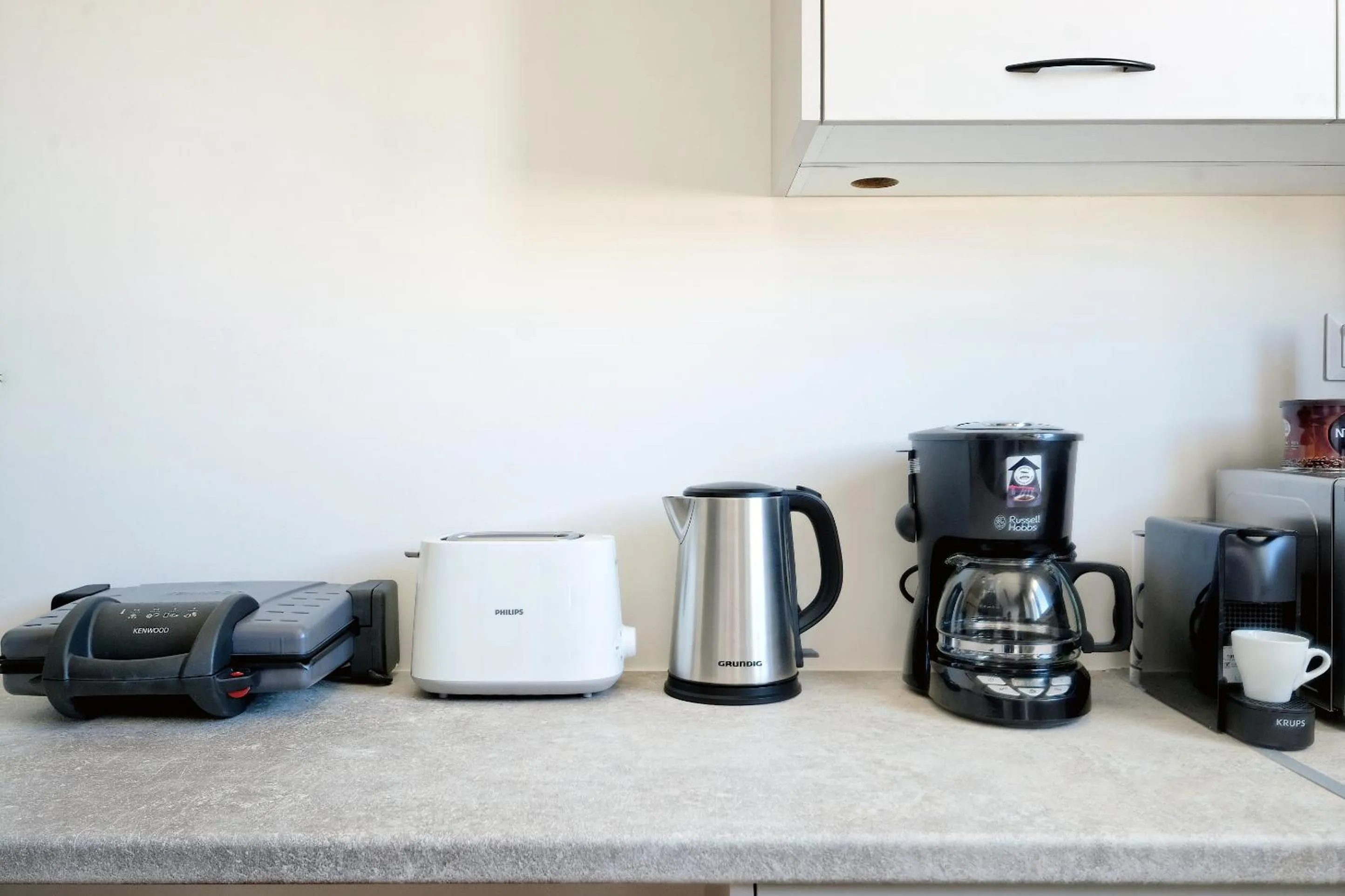 Coffee/tea facilities in Odyssey Residence