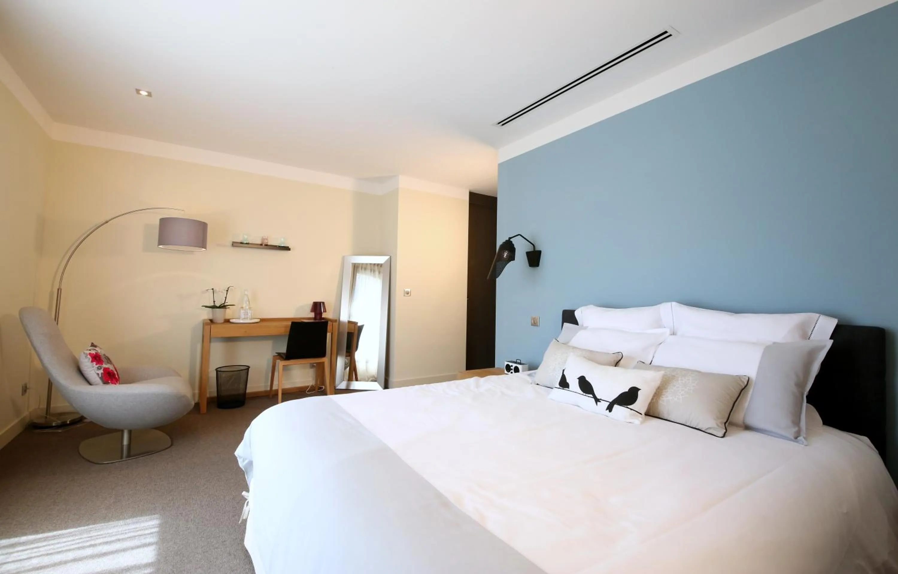 Photo of the whole room, Bed in Domaine Rampale