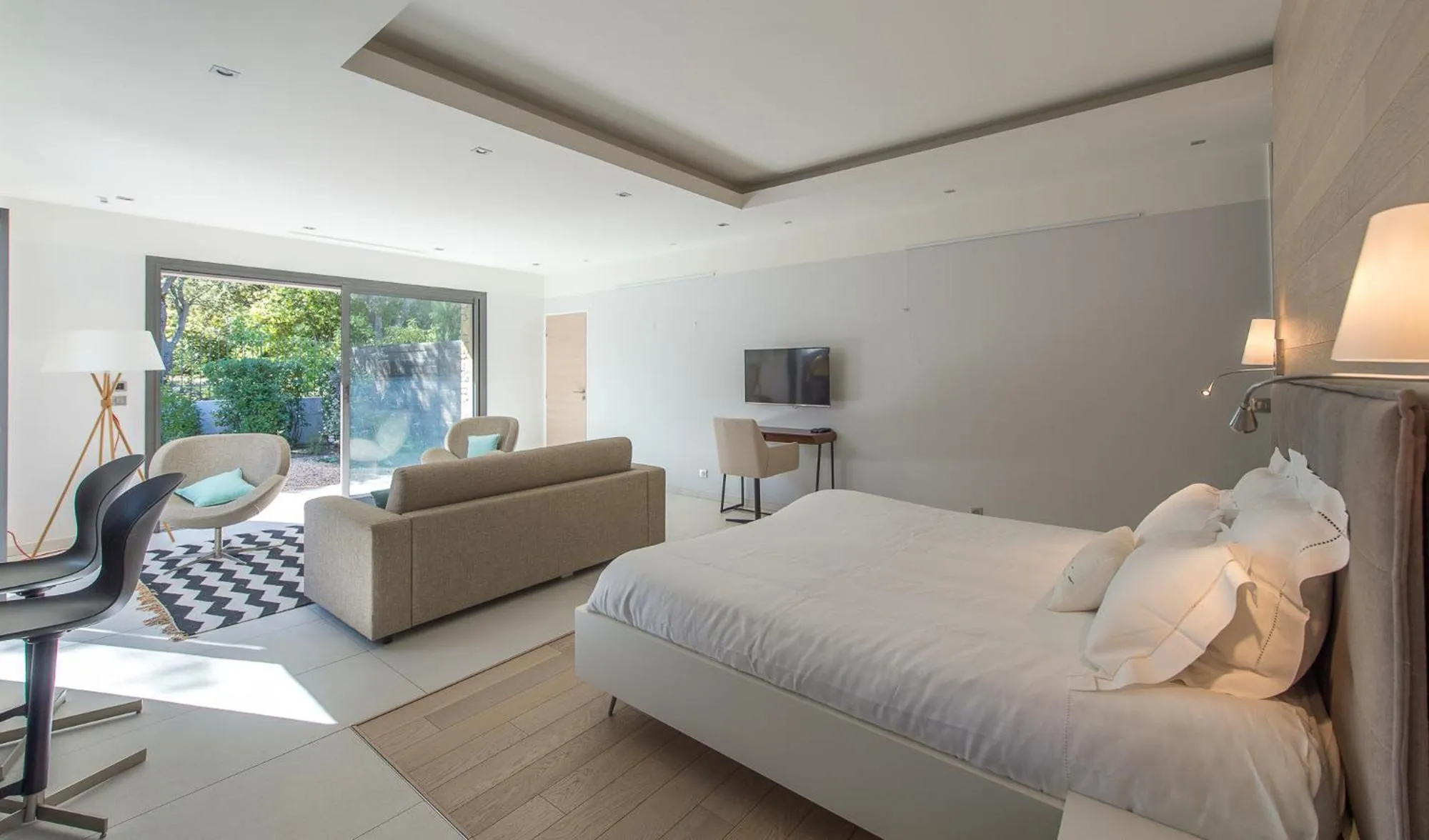 Photo of the whole room, Bed in Domaine Rampale