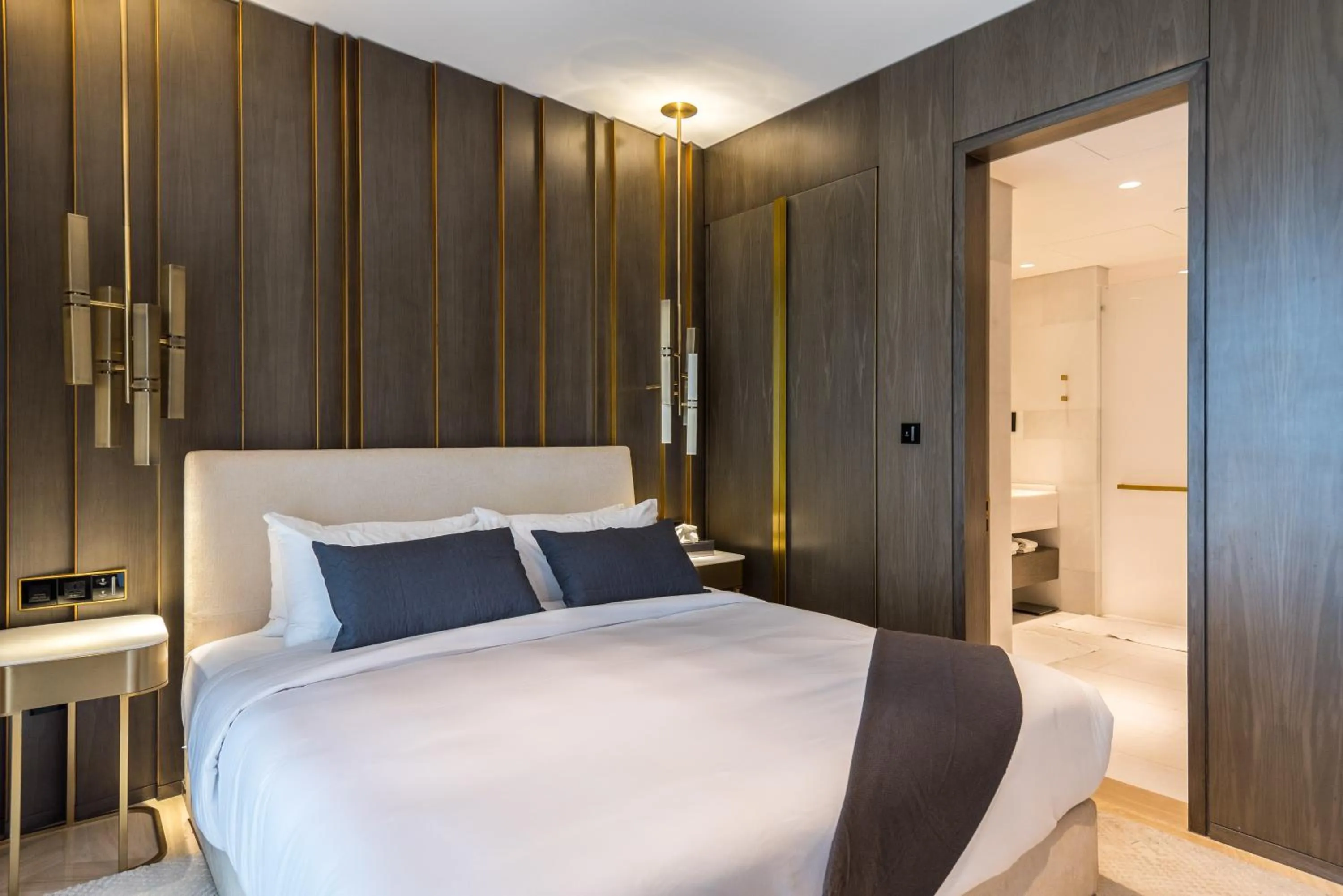 Bed in EDEN'S Homes & Villas - FIVE Palm Residences