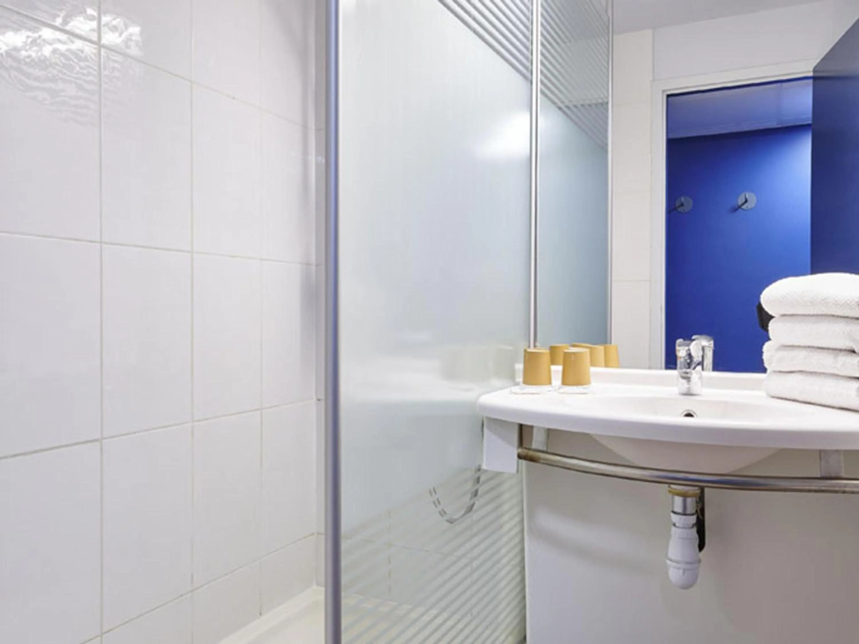 Bedroom in ibis budget Bayonne