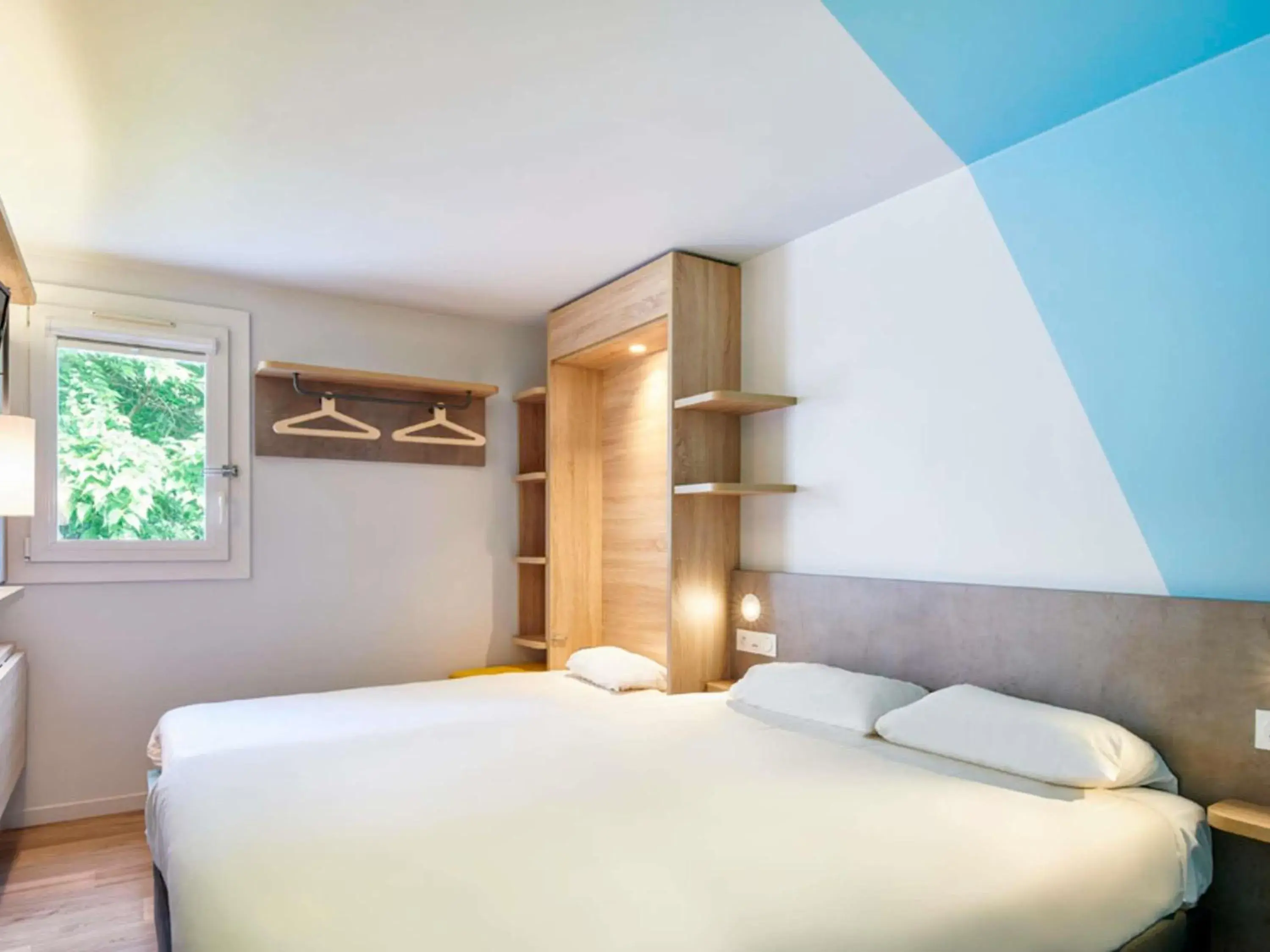 Property building, Bed in ibis budget Bayonne Property building, Bed in ibis budget Bayonne