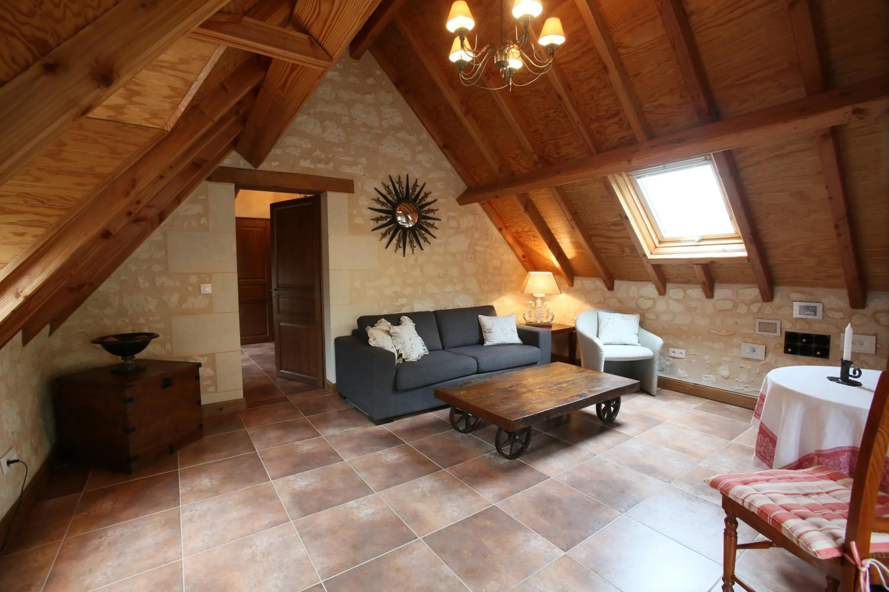 Photo of the whole room in Le Clos de la Garde