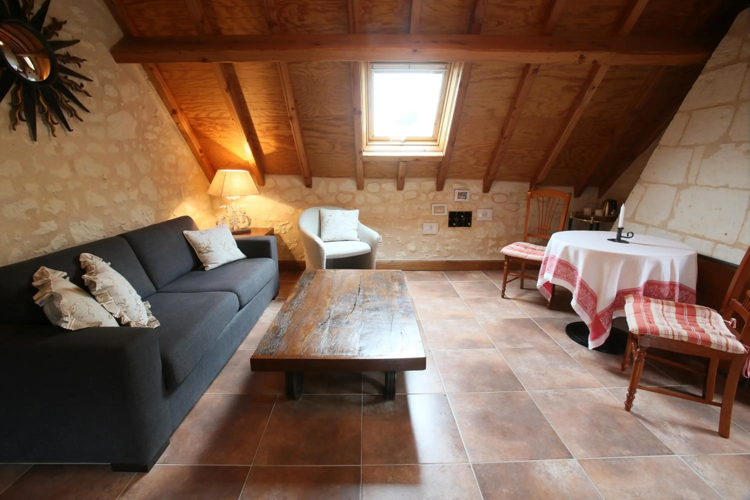 Photo of the whole room in Le Clos de la Garde