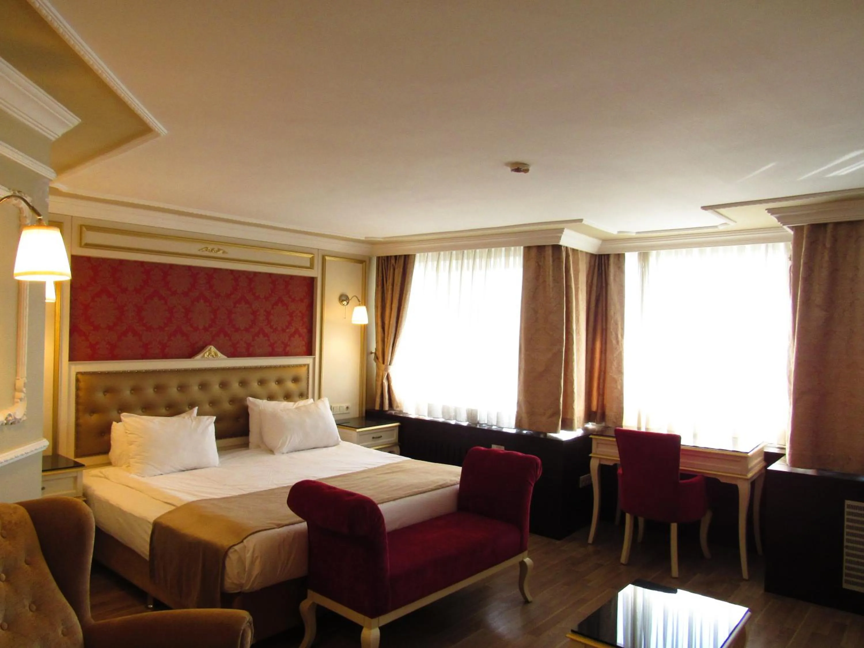 Photo of the whole room, Bed in Kadikoy Park Suites