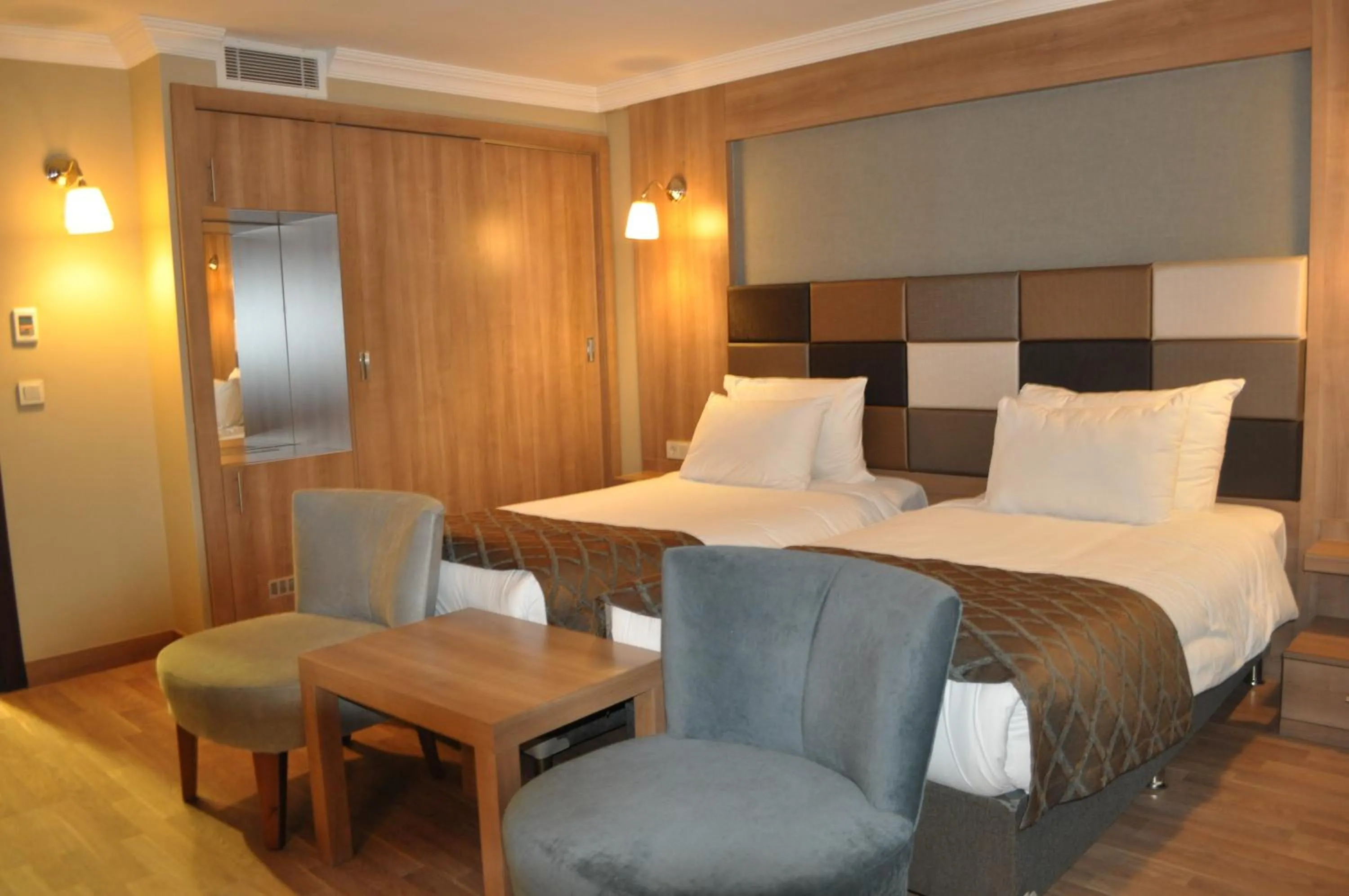 Photo of the whole room, Bed in Kadikoy Park Suites