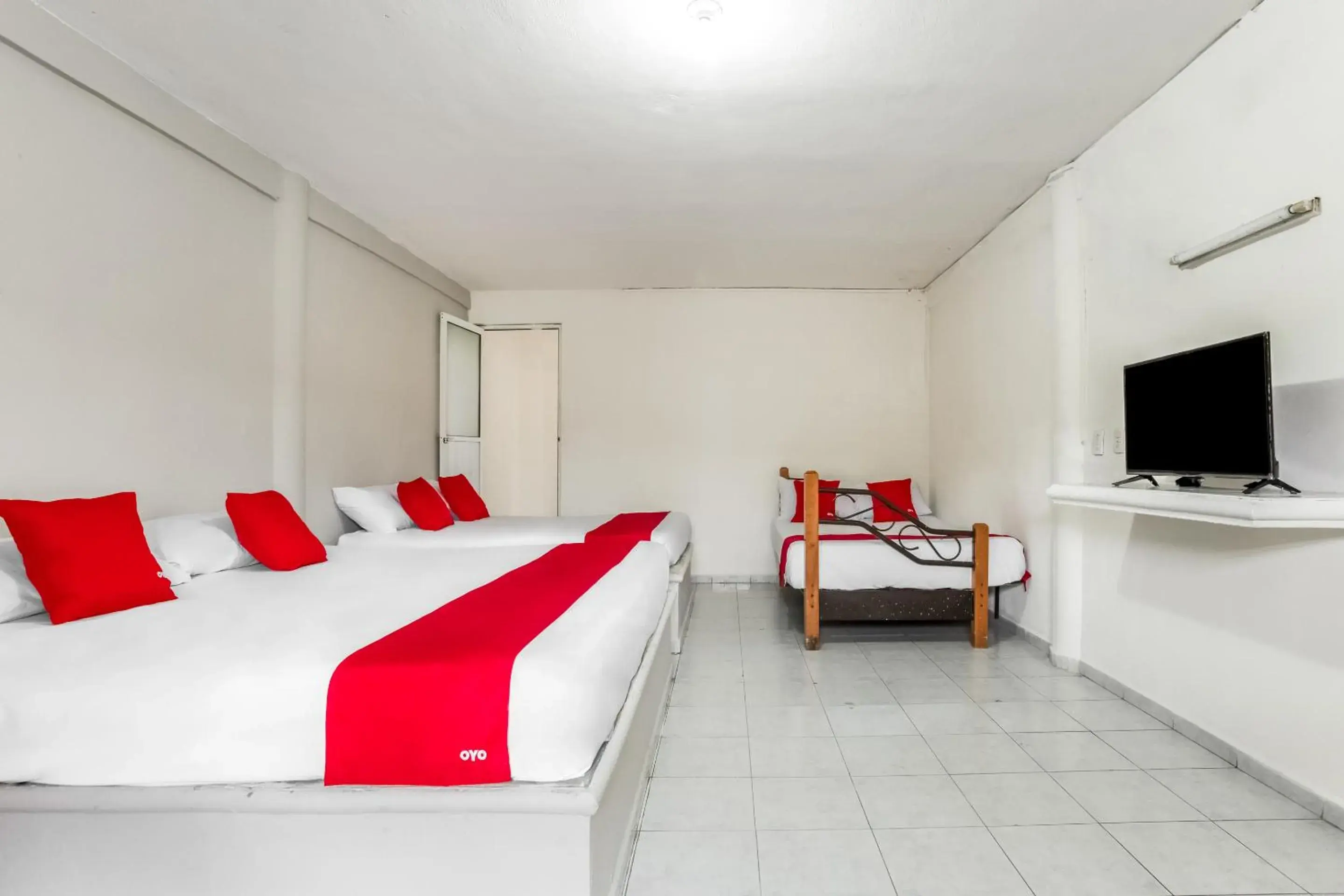 Standard Three beds in OYO Hotel Jaguar Standard Three beds in OYO Hotel Jaguar