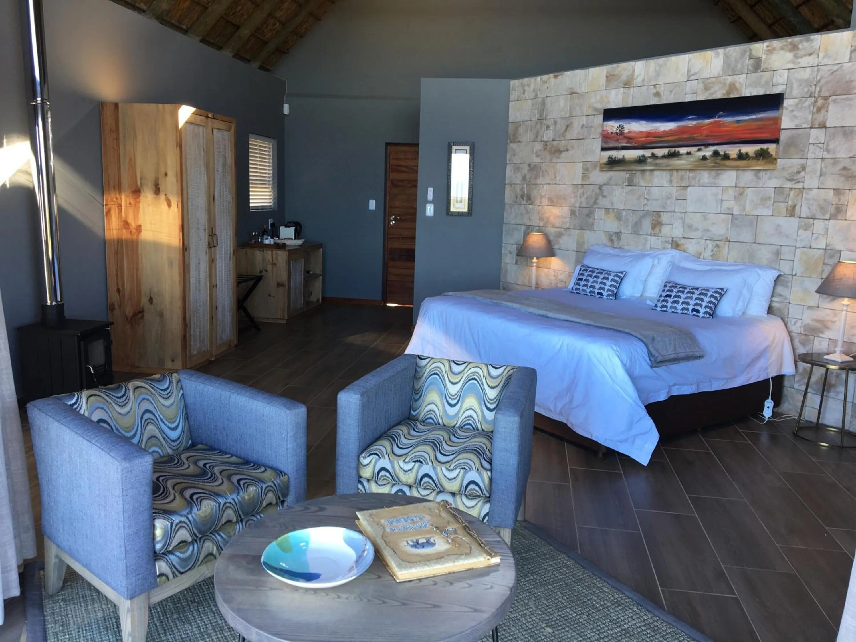 Photo of the whole room, Bed in Jbay Zebra Lodge