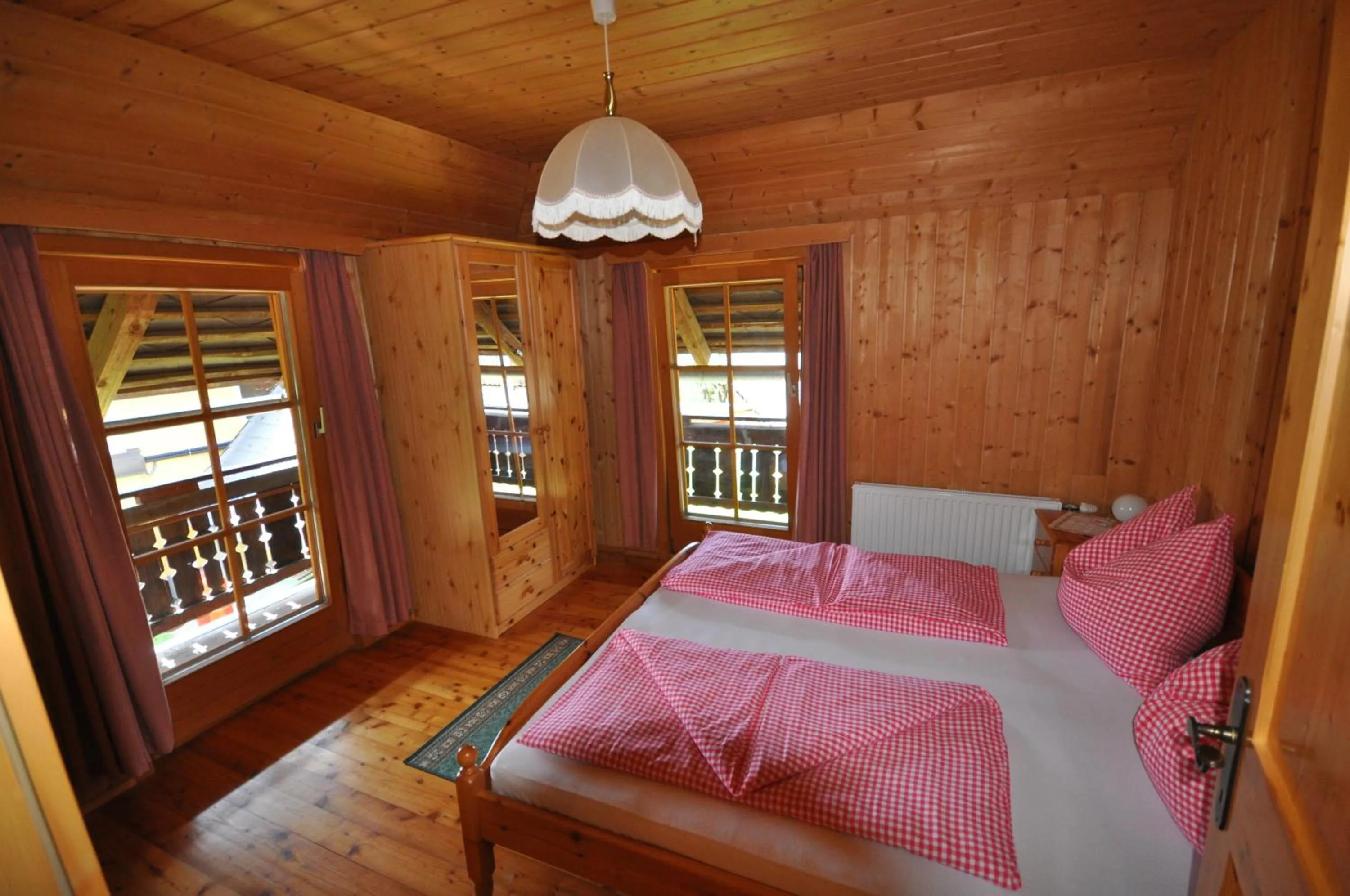 Photo of the whole room, Bed in Gasthof Zum Kramer