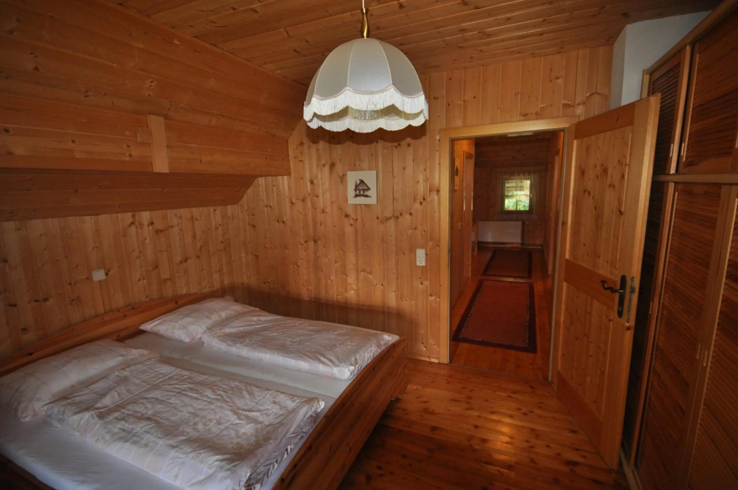 Photo of the whole room, Bed in Gasthof Zum Kramer