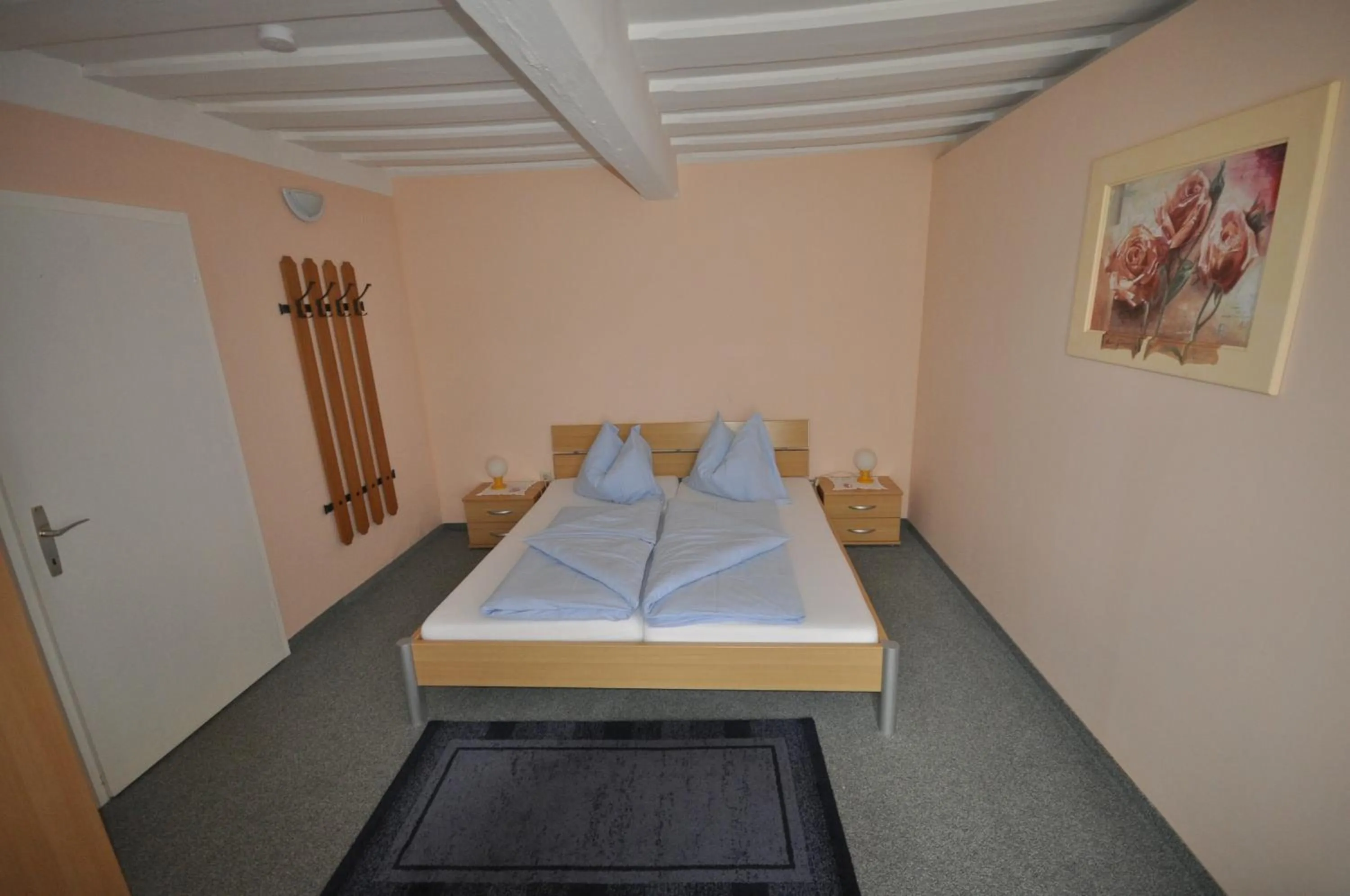 Photo of the whole room, Bed in Gasthof Zum Kramer