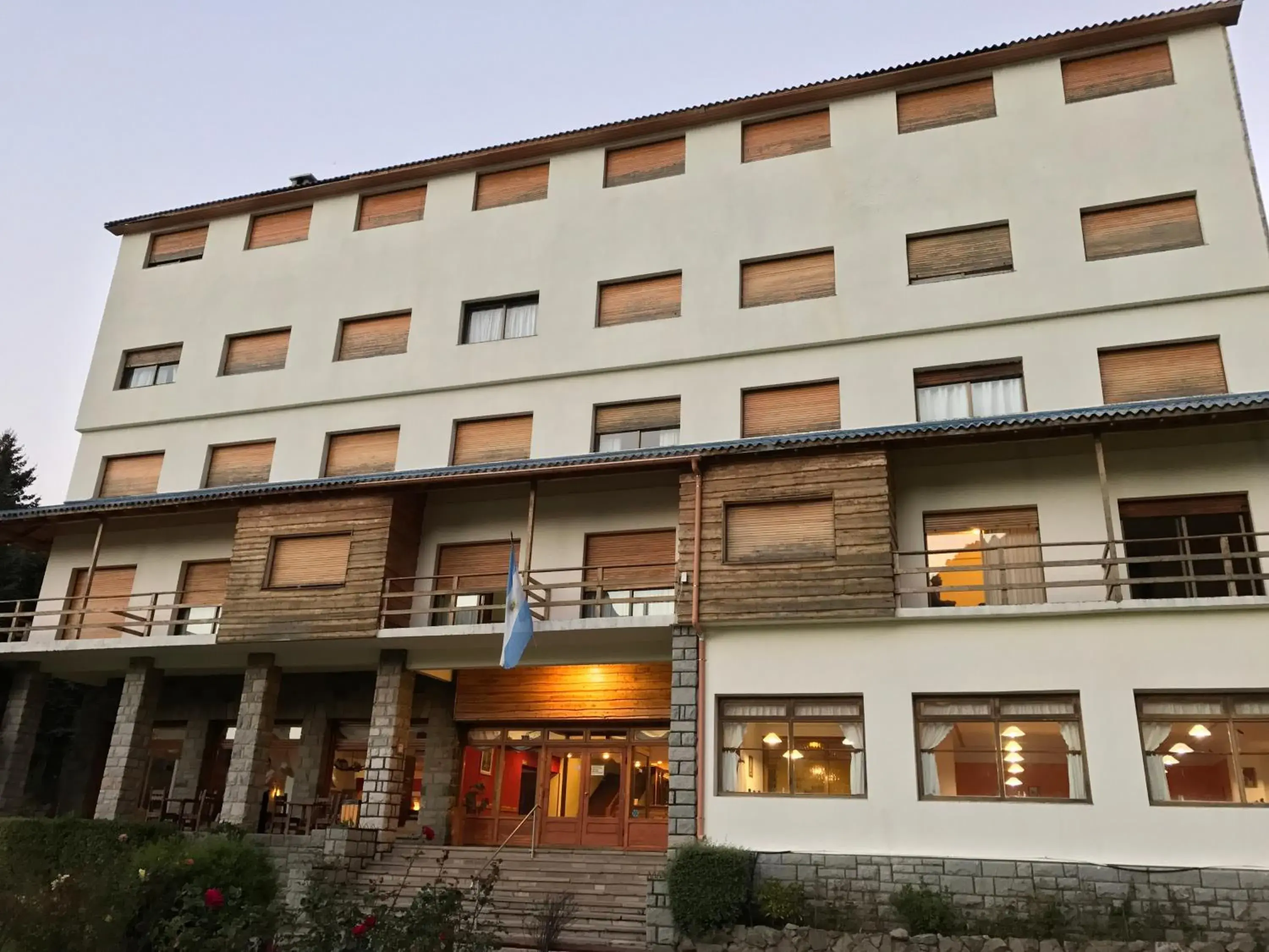 Facade/entrance in Hotel Alun Nehuen Facade/entrance in Hotel Alun Nehuen