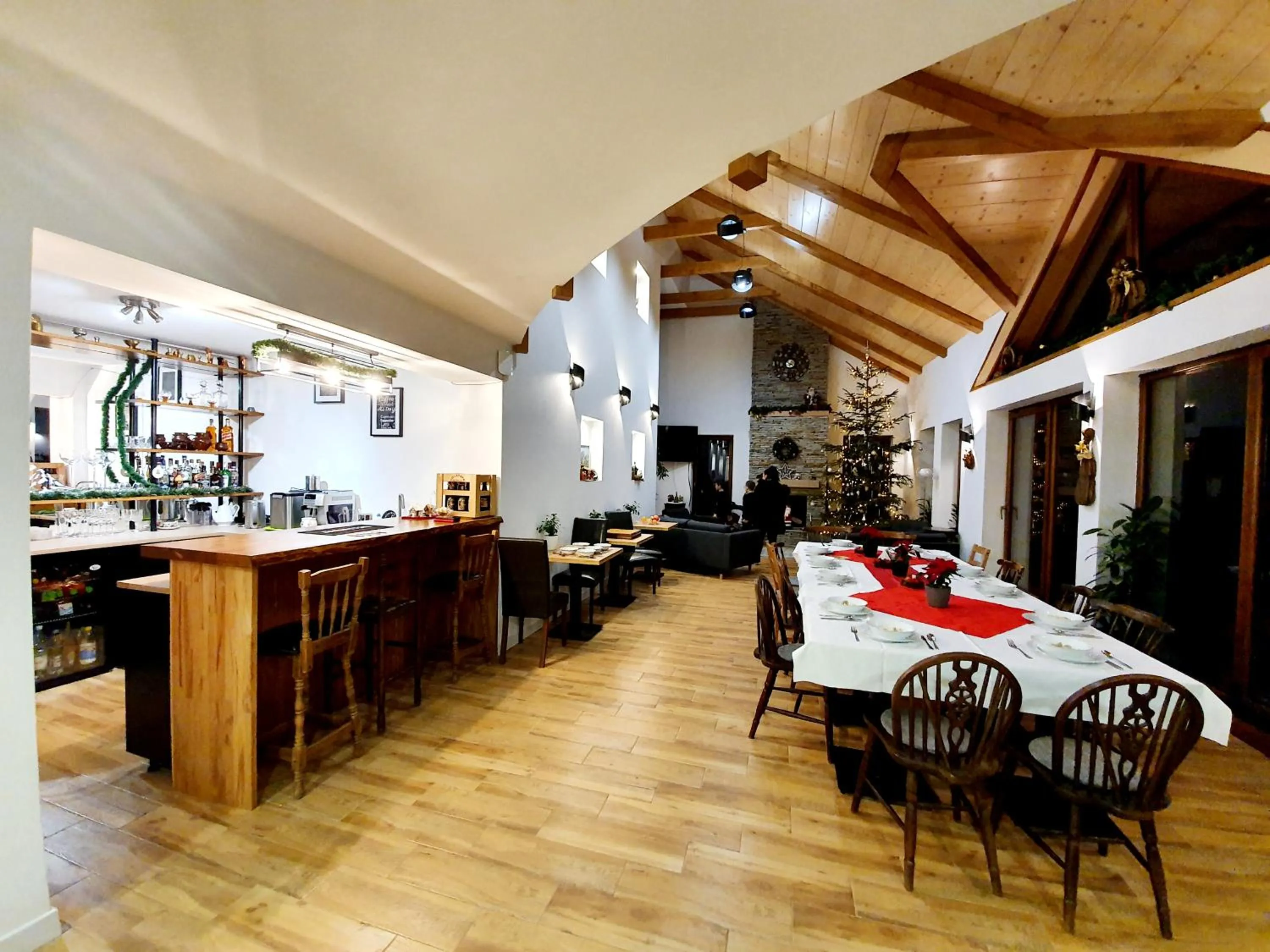 Restaurant/places to eat in Rezydencja Barrettski