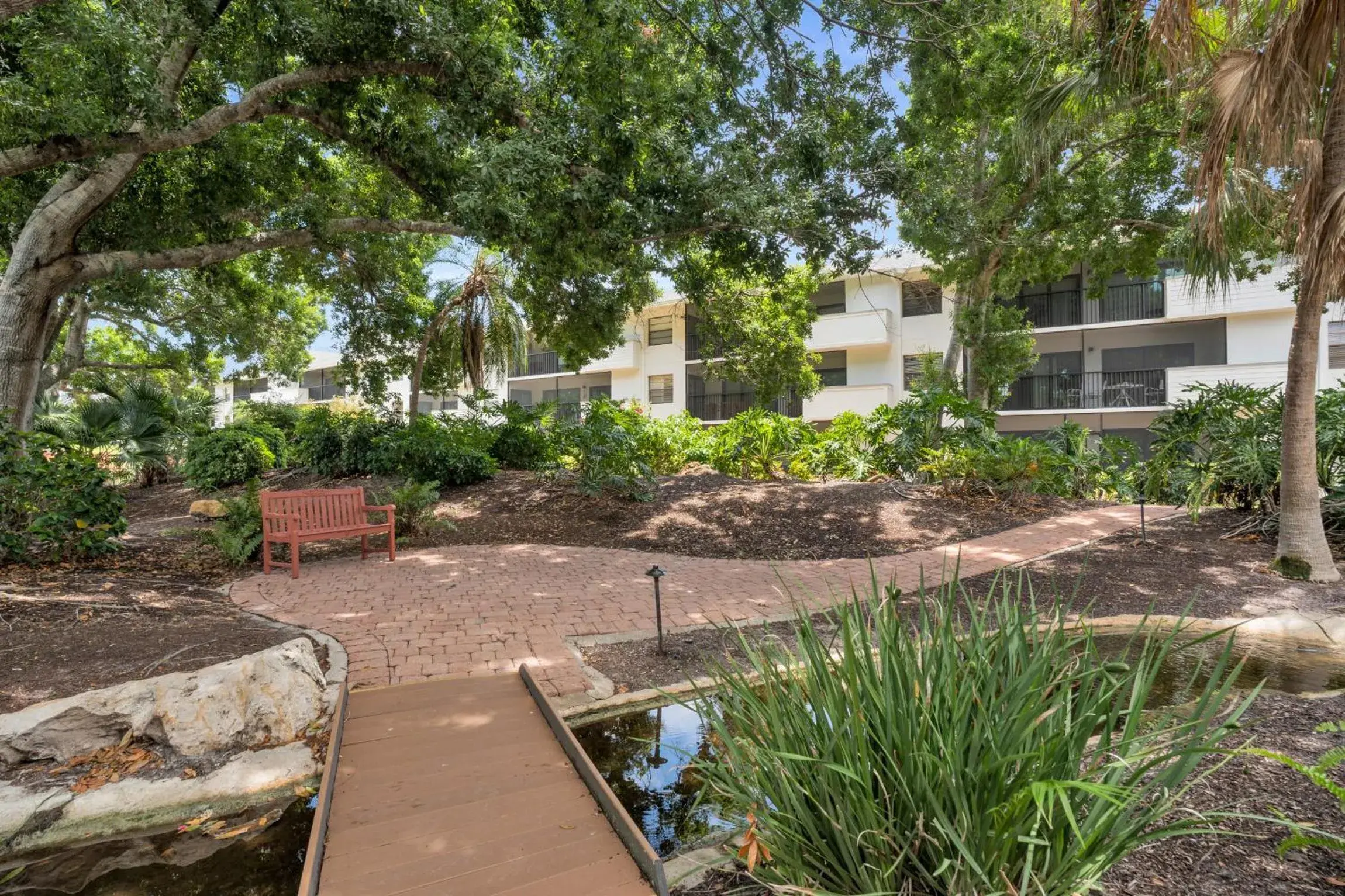 Garden view in Park Shore Resort by Mike Z Rentals Garden view in Park Shore Resort by Mike Z Rentals