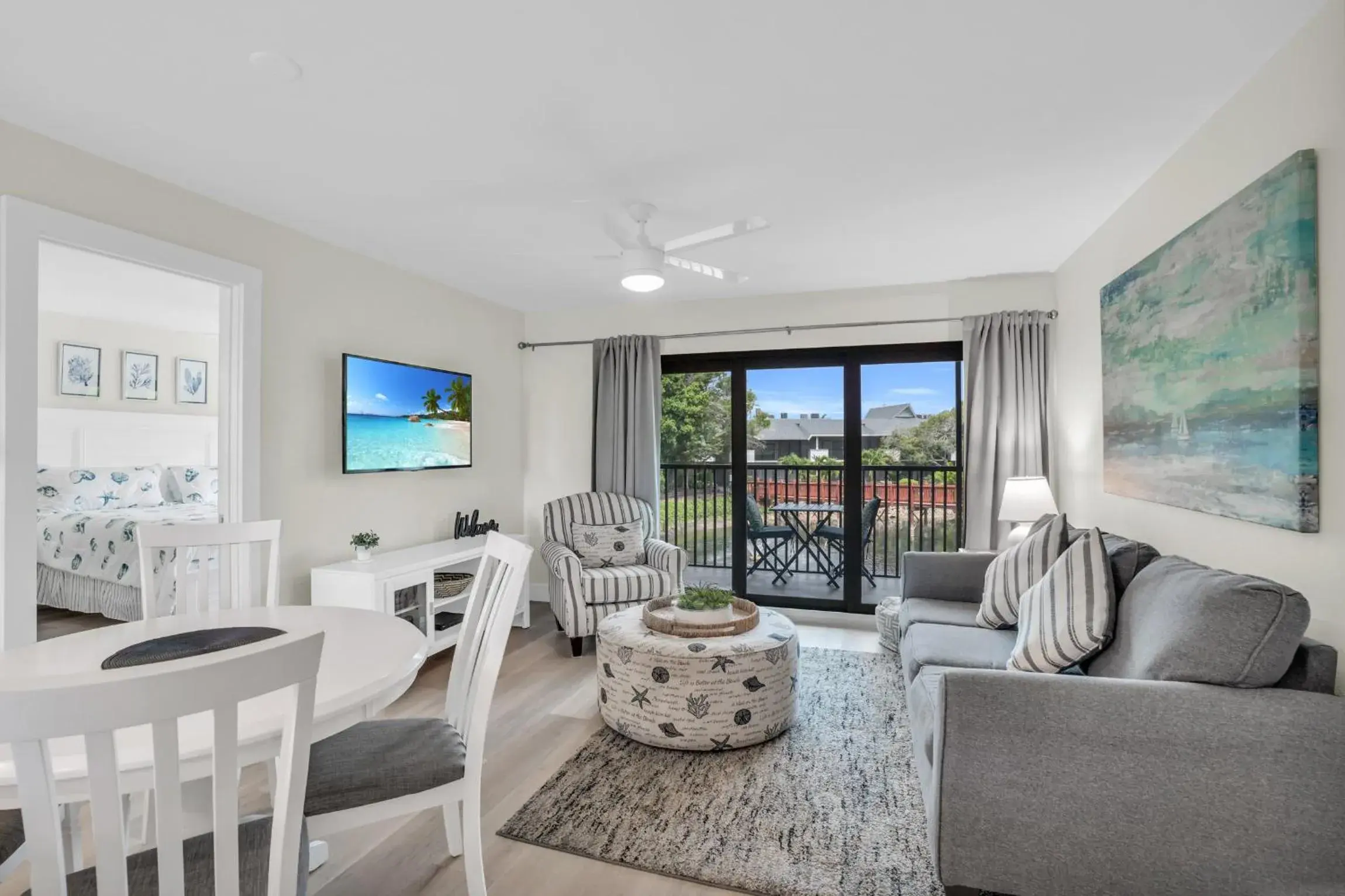 Living room in Park Shore Resort by Mike Z Rentals Living room in Park Shore Resort by Mike Z Rentals