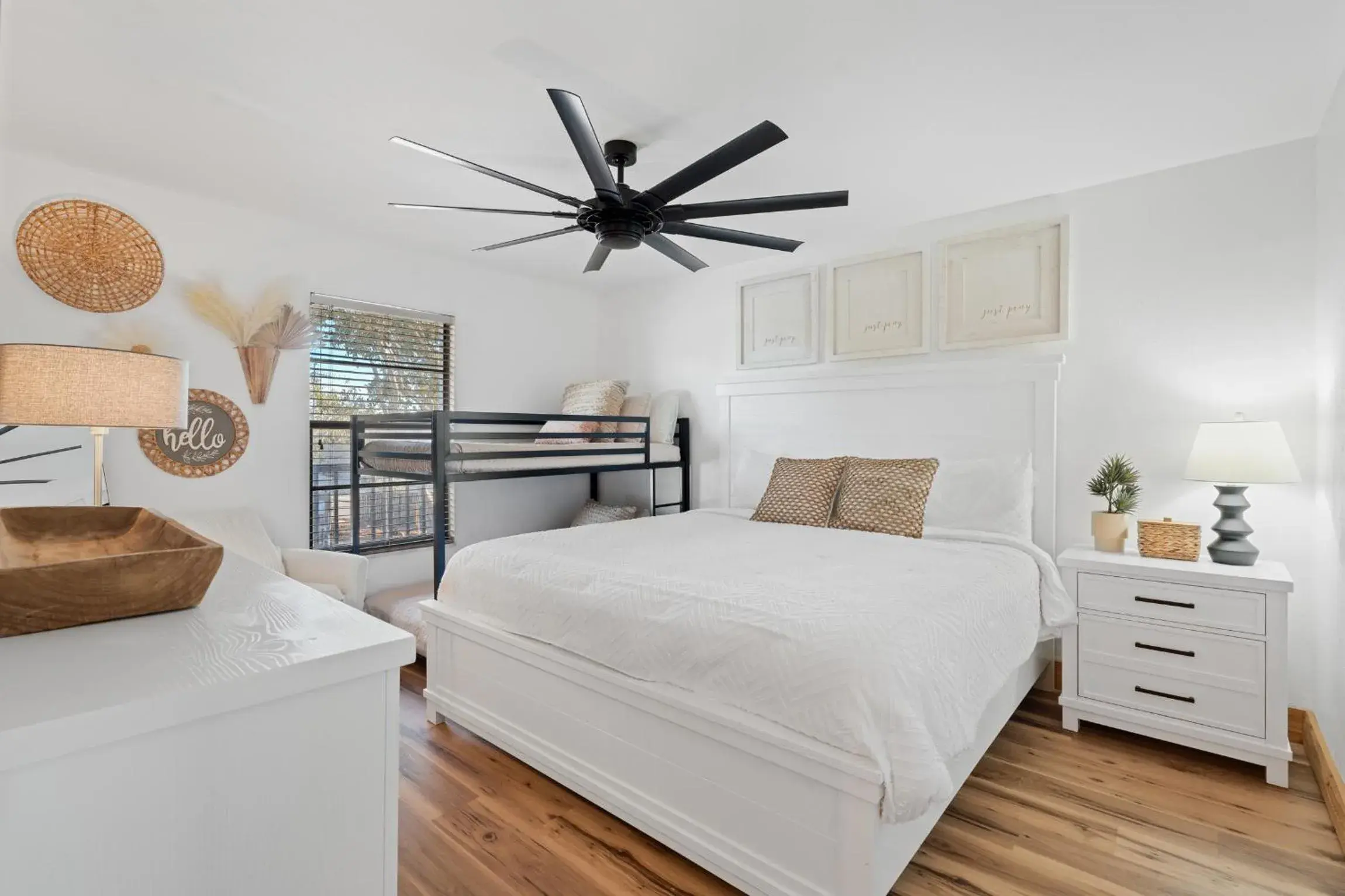 Bedroom, Bed in Park Shore Resort by Mike Z Rentals Bedroom, Bed in Park Shore Resort by Mike Z Rentals