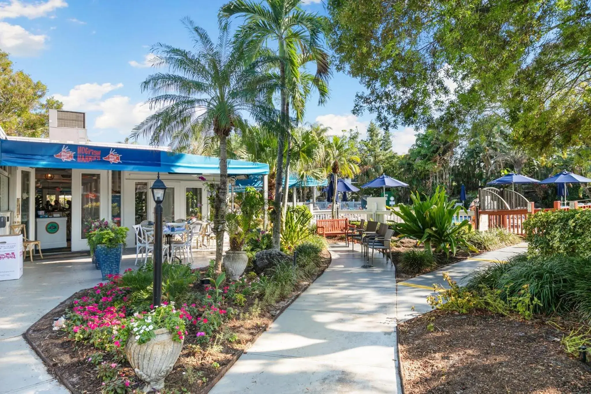 Restaurant/places to eat in Park Shore Resort by Mike Z Rentals Restaurant/places to eat in Park Shore Resort by Mike Z Rentals