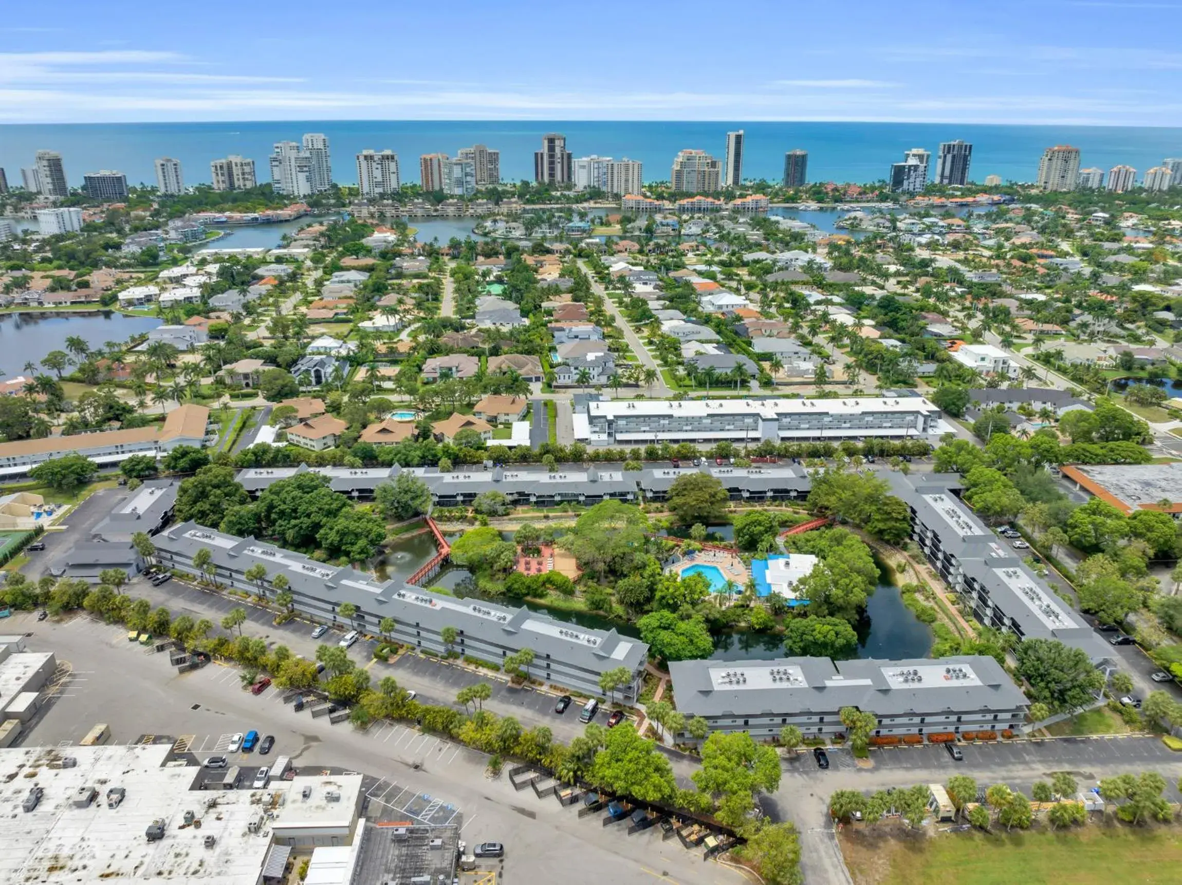 Property building in Park Shore Resort by Mike Z Rentals Property building in Park Shore Resort by Mike Z Rentals