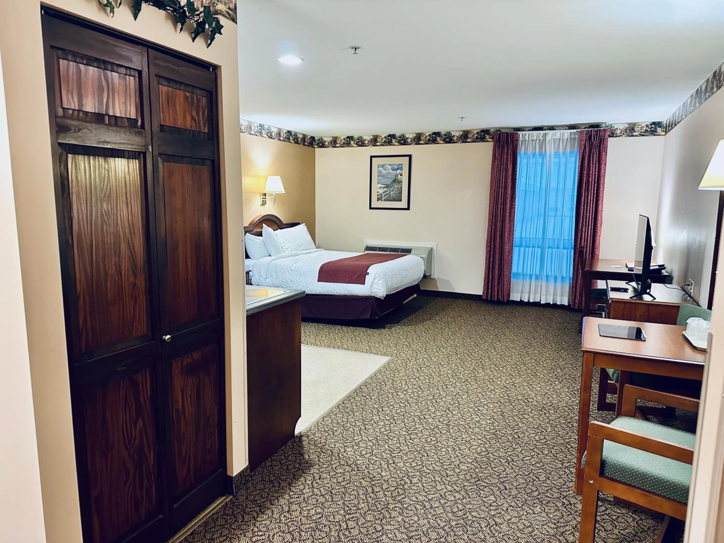 Photo of the whole room, Bed in Ivey's Motor Lodge