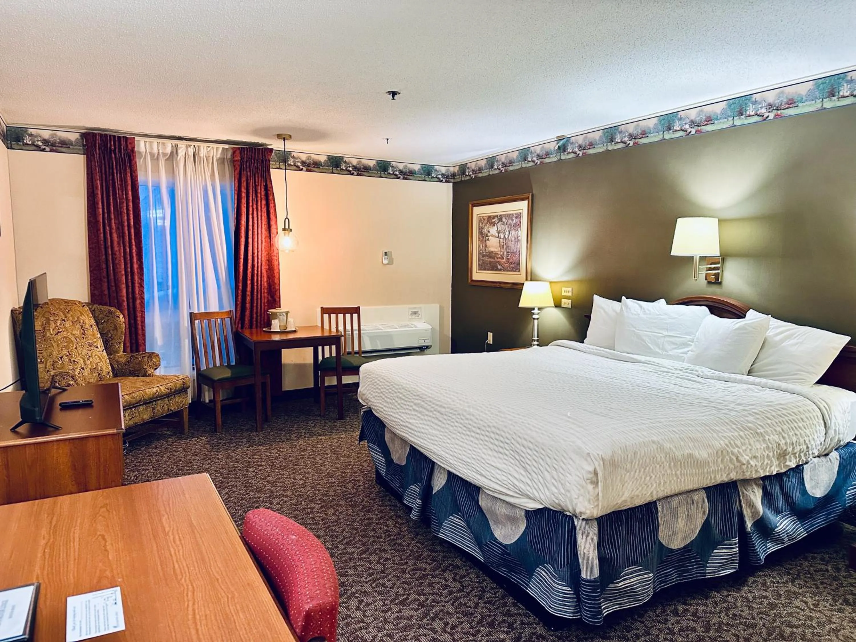 Photo of the whole room, Bed in Ivey's Motor Lodge