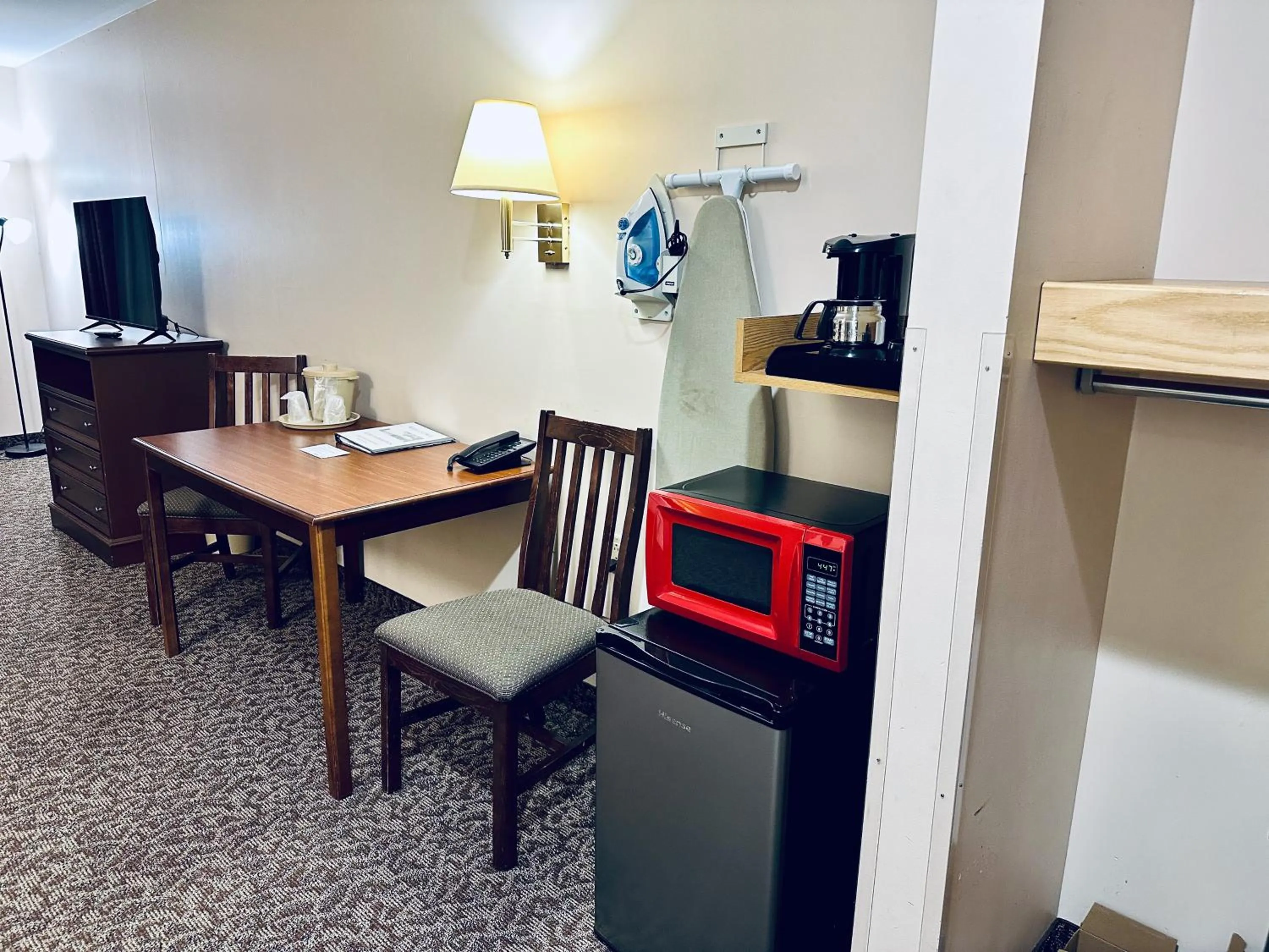 microwave in Ivey's Motor Lodge