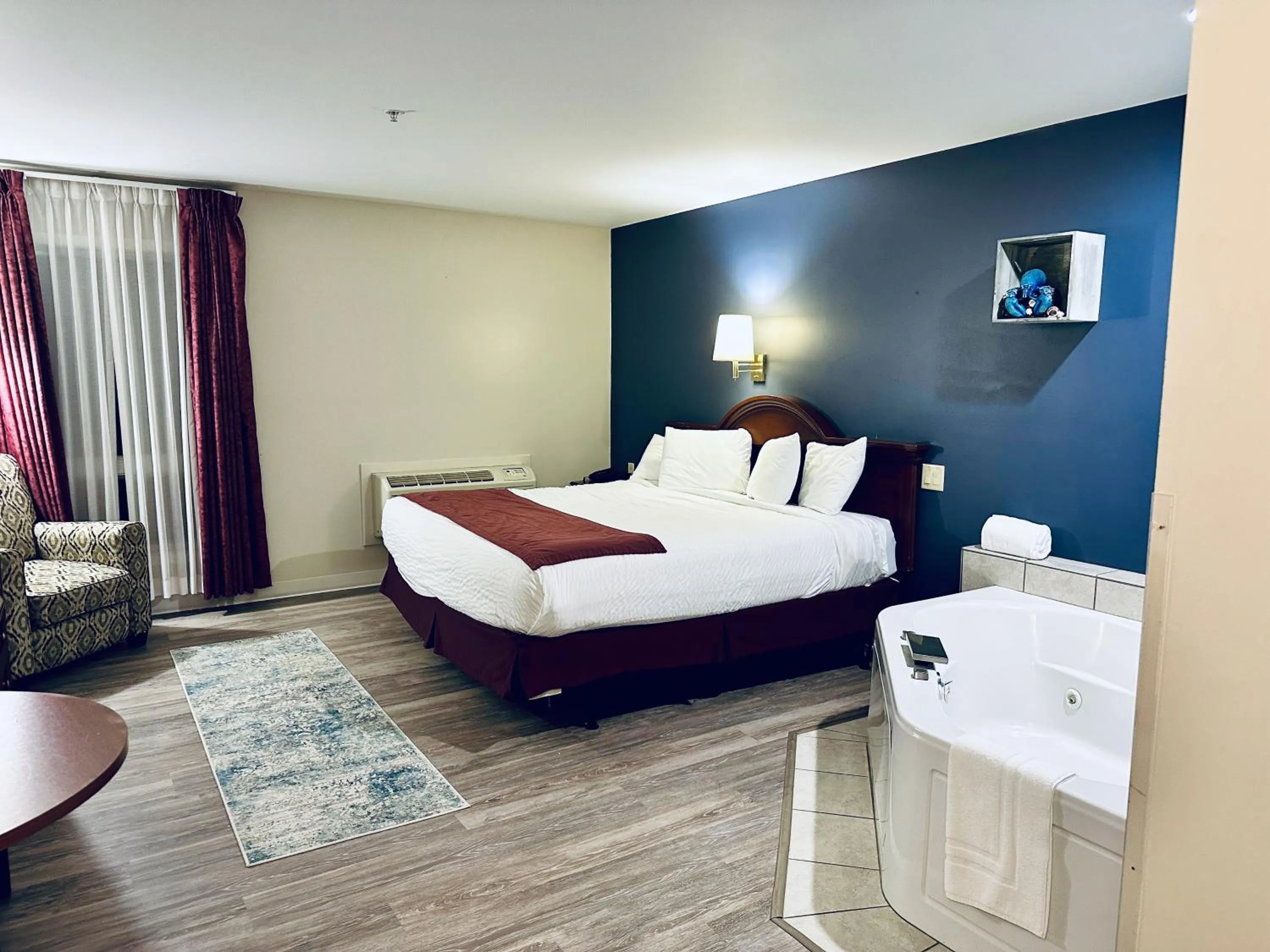 Bedroom, Bed in Ivey's Motor Lodge