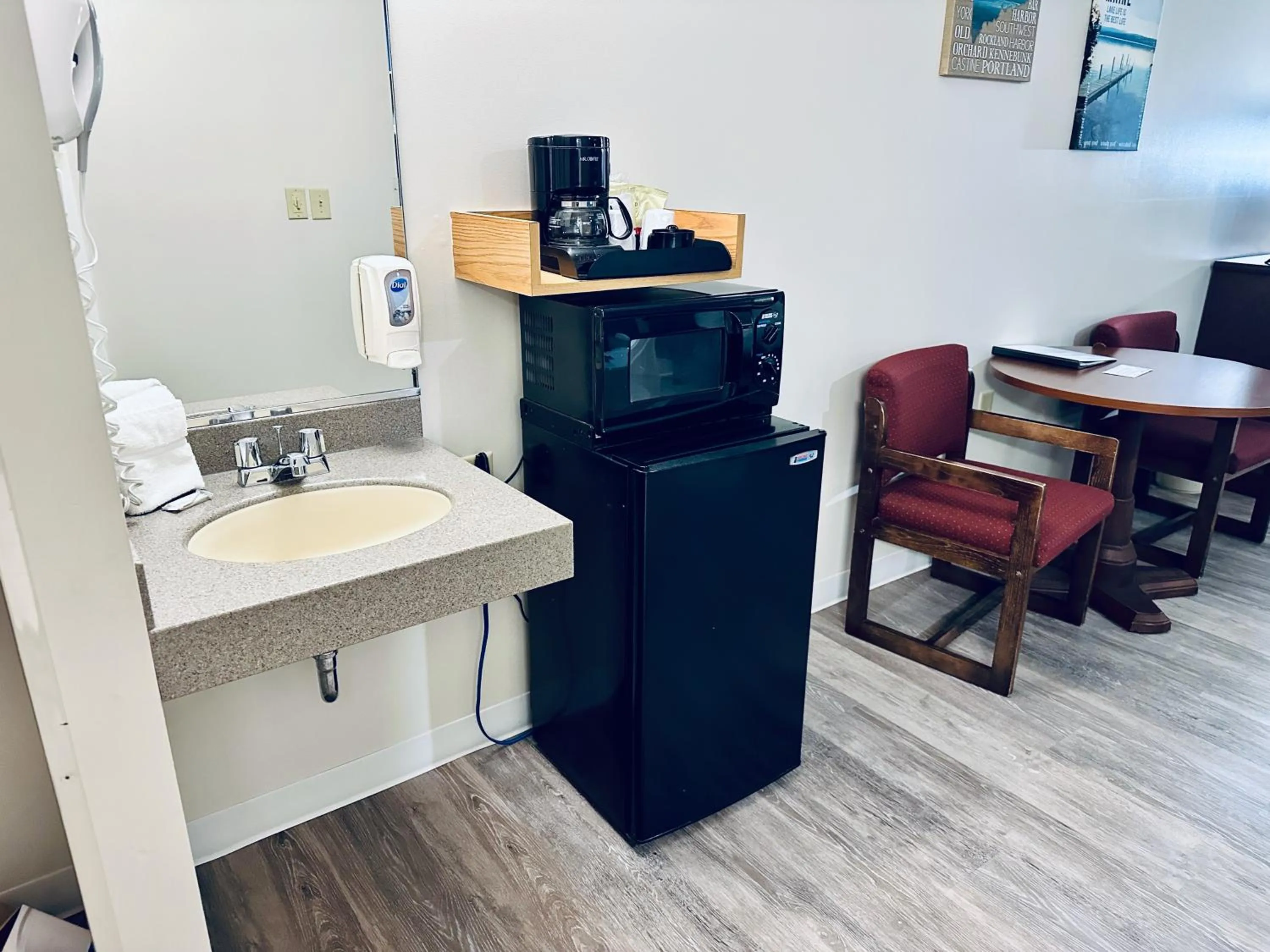 Coffee/tea facilities in Ivey's Motor Lodge