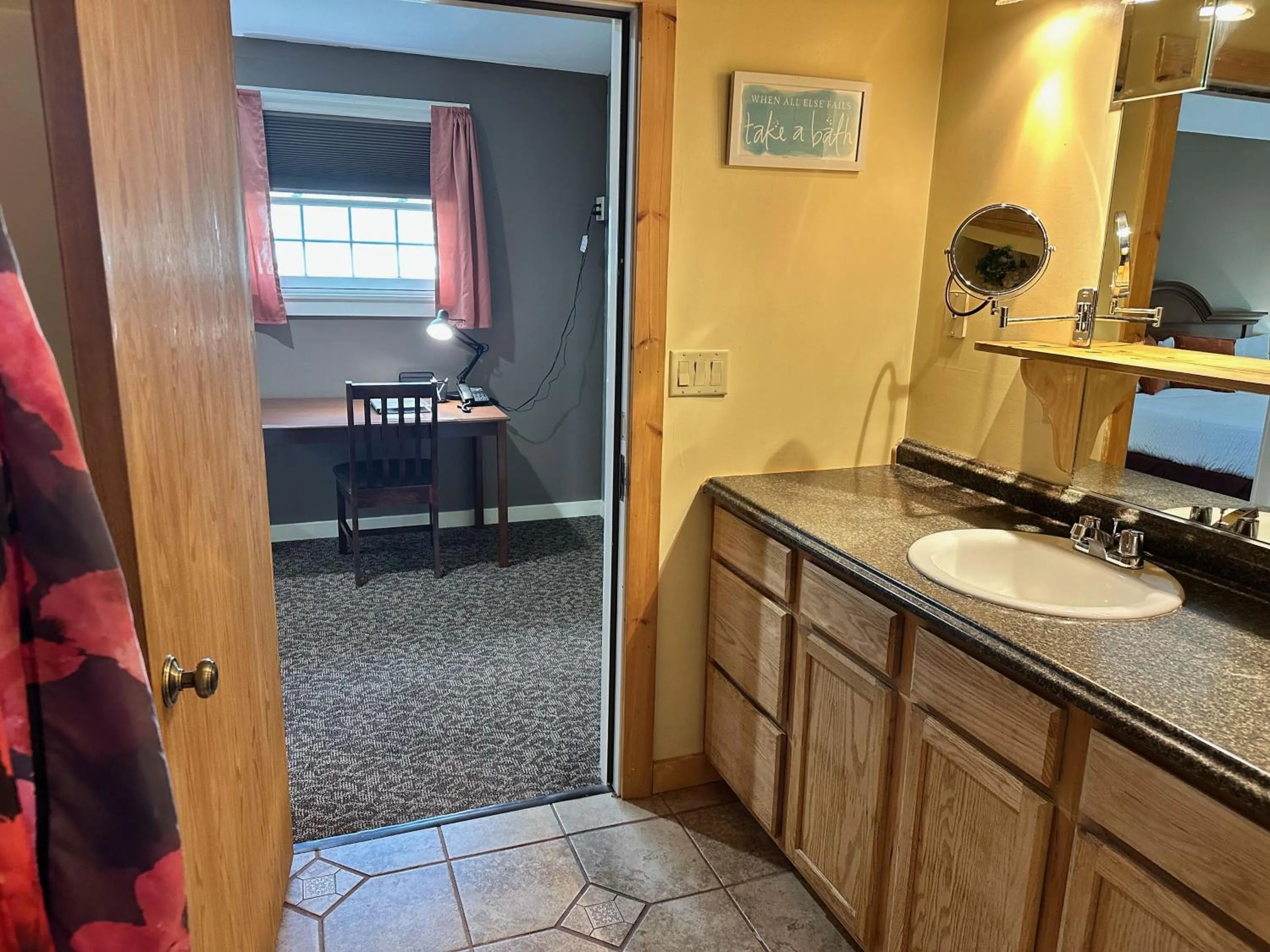 Bathroom in Ivey's Motor Lodge