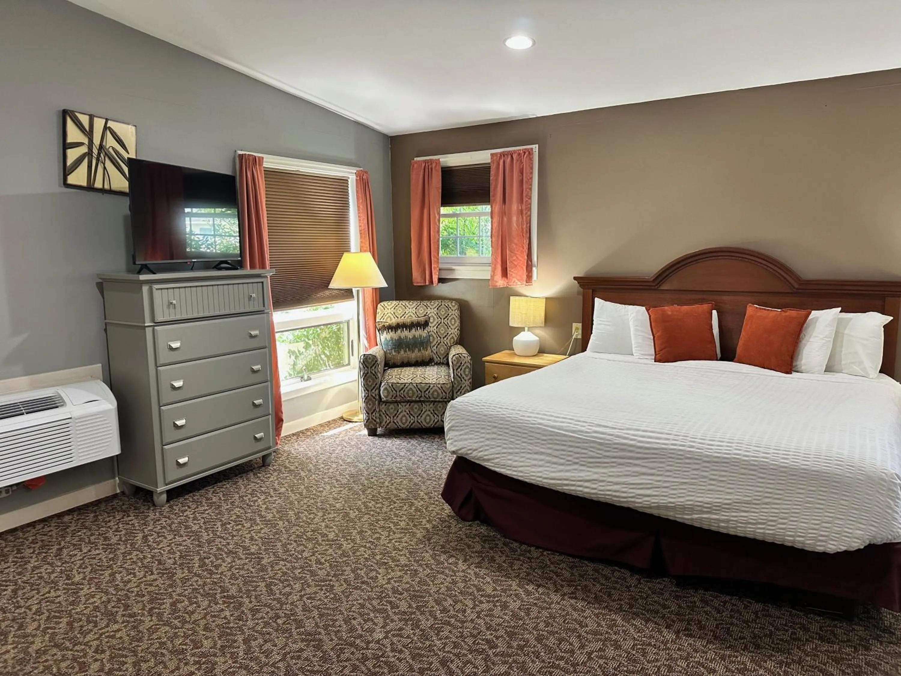 Bed in Ivey's Motor Lodge