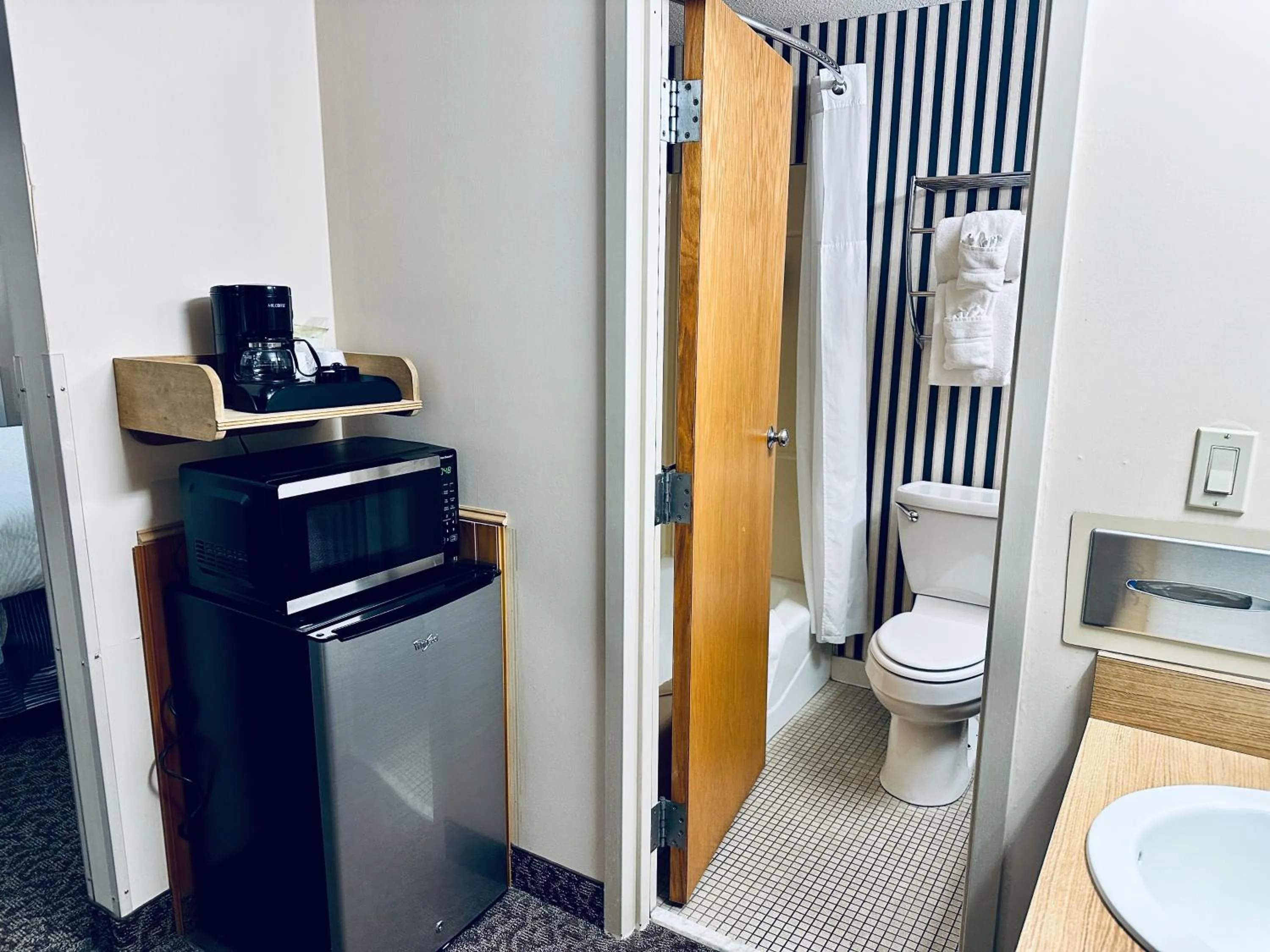 Bathroom in Ivey's Motor Lodge