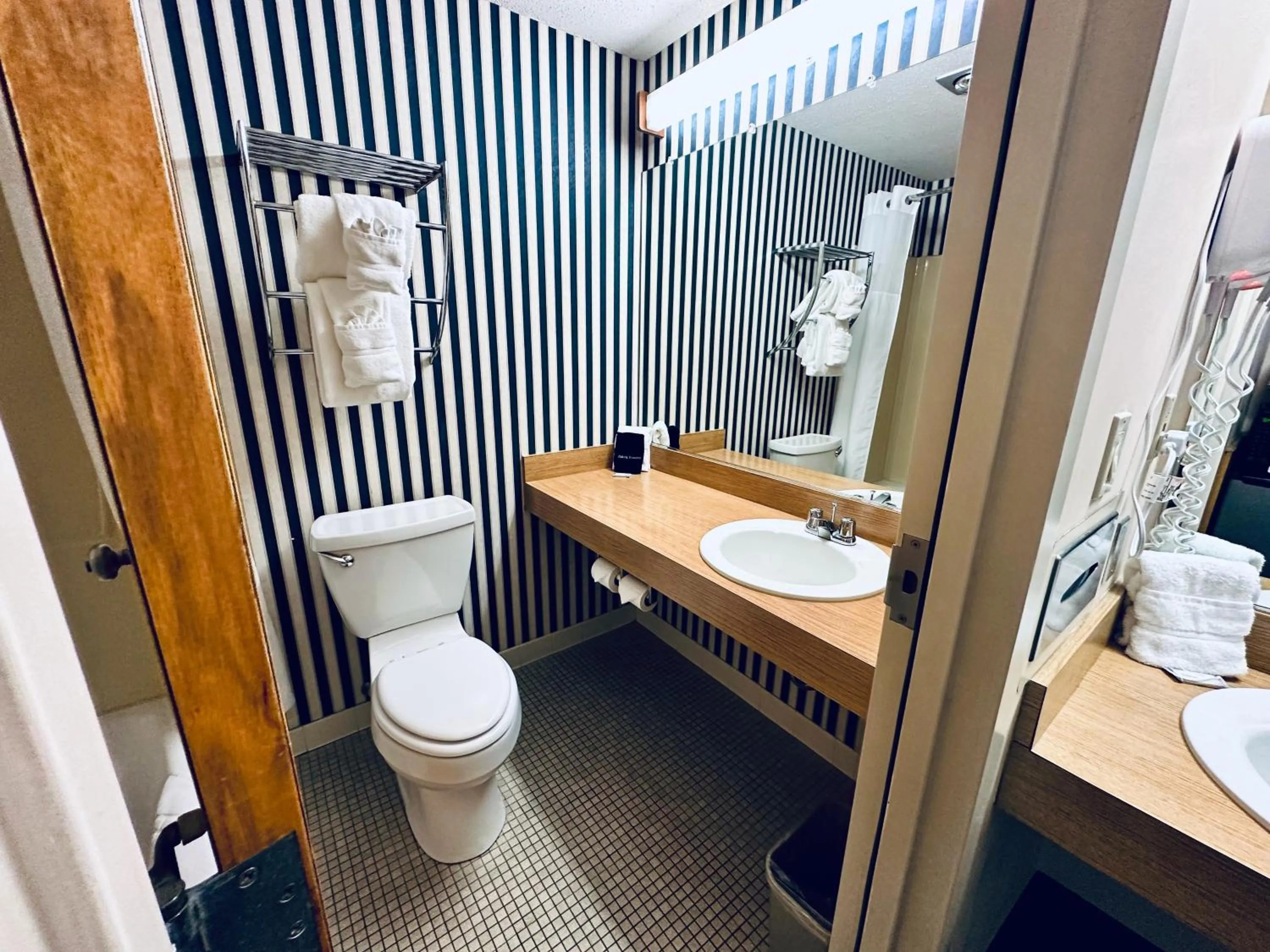 Bathroom in Ivey's Motor Lodge