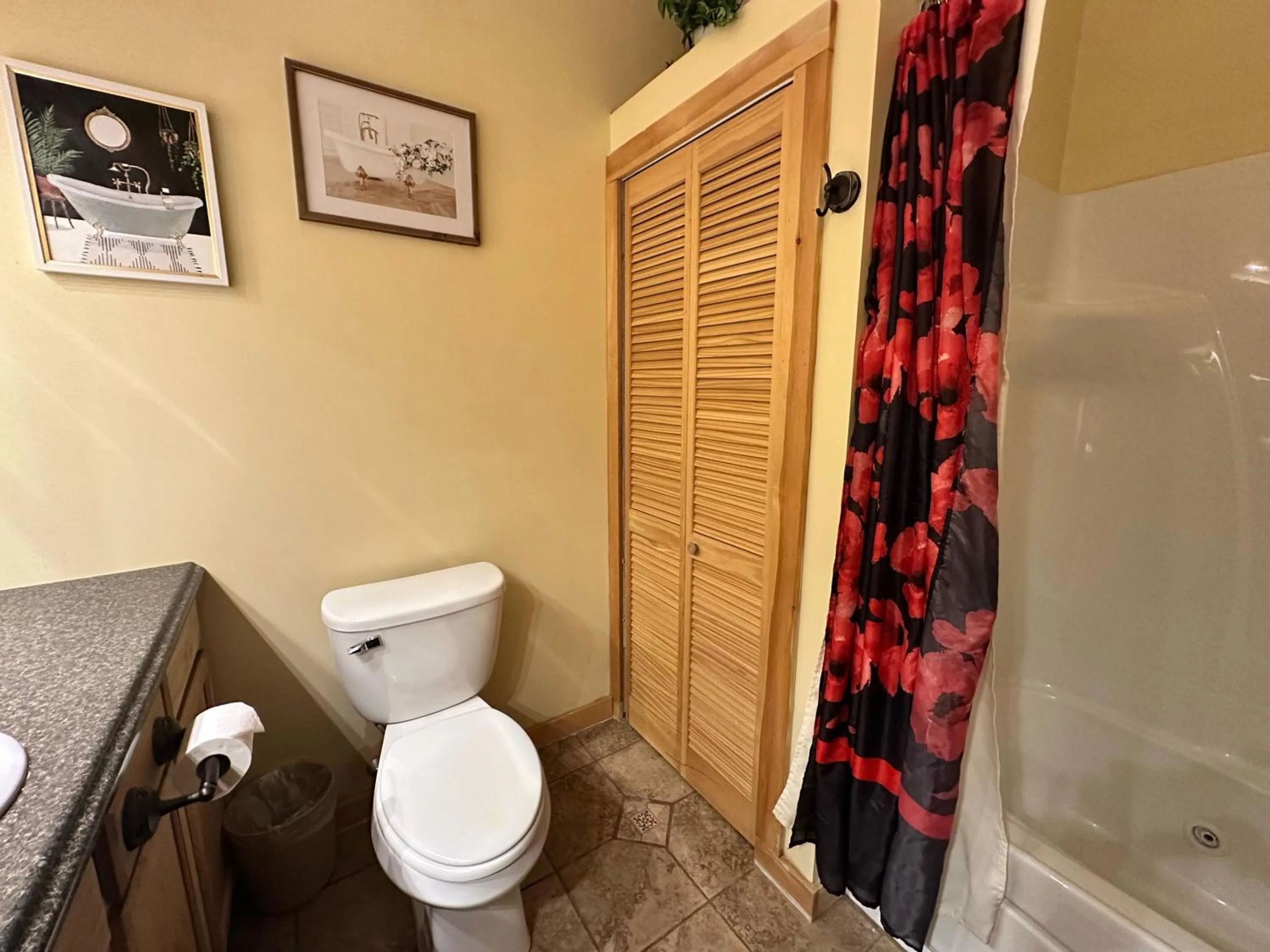 Bathroom in Ivey's Motor Lodge