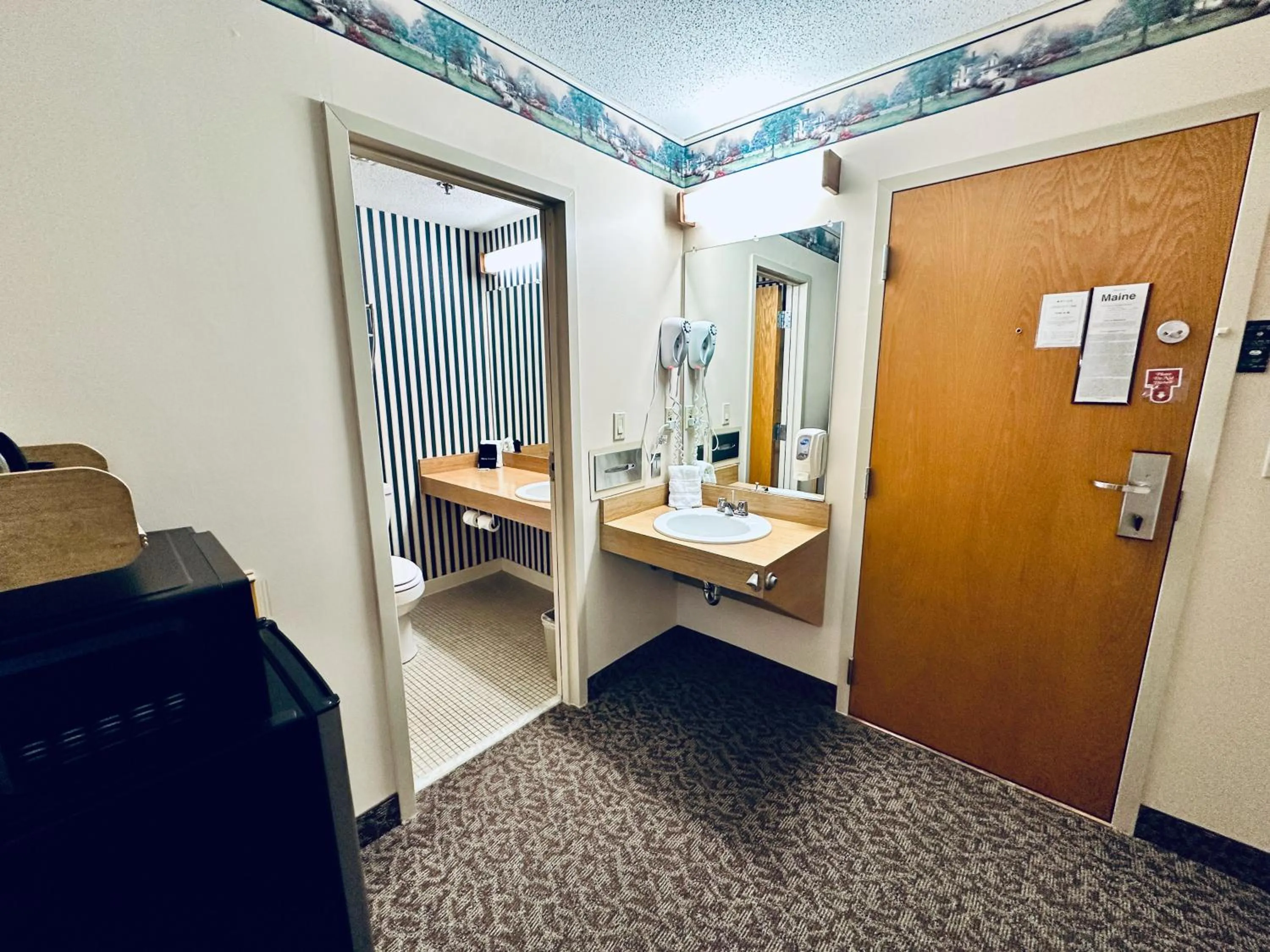 Bathroom in Ivey's Motor Lodge