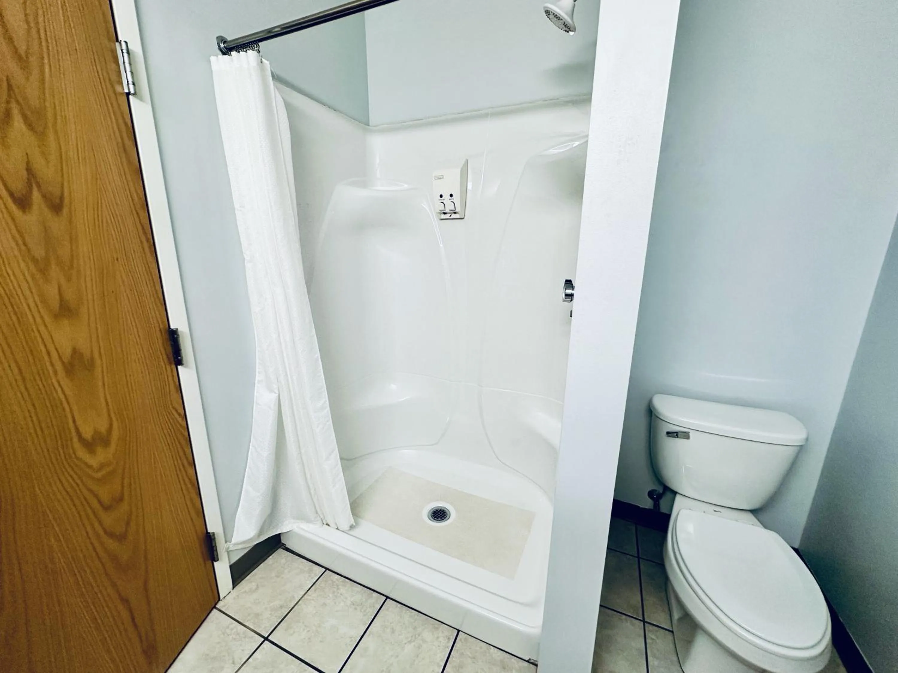 Shower in Ivey's Motor Lodge