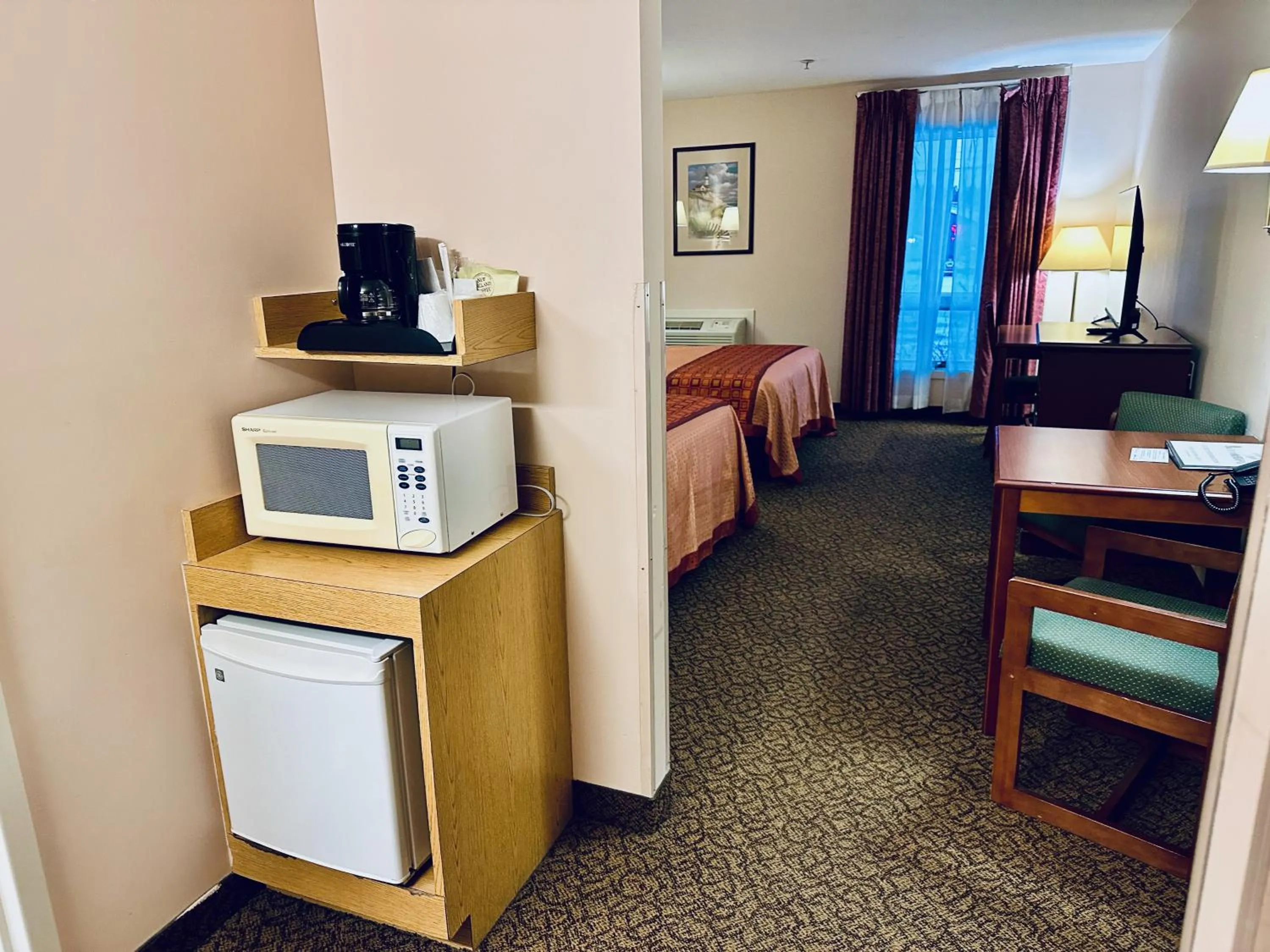 microwave, Bed in Ivey's Motor Lodge