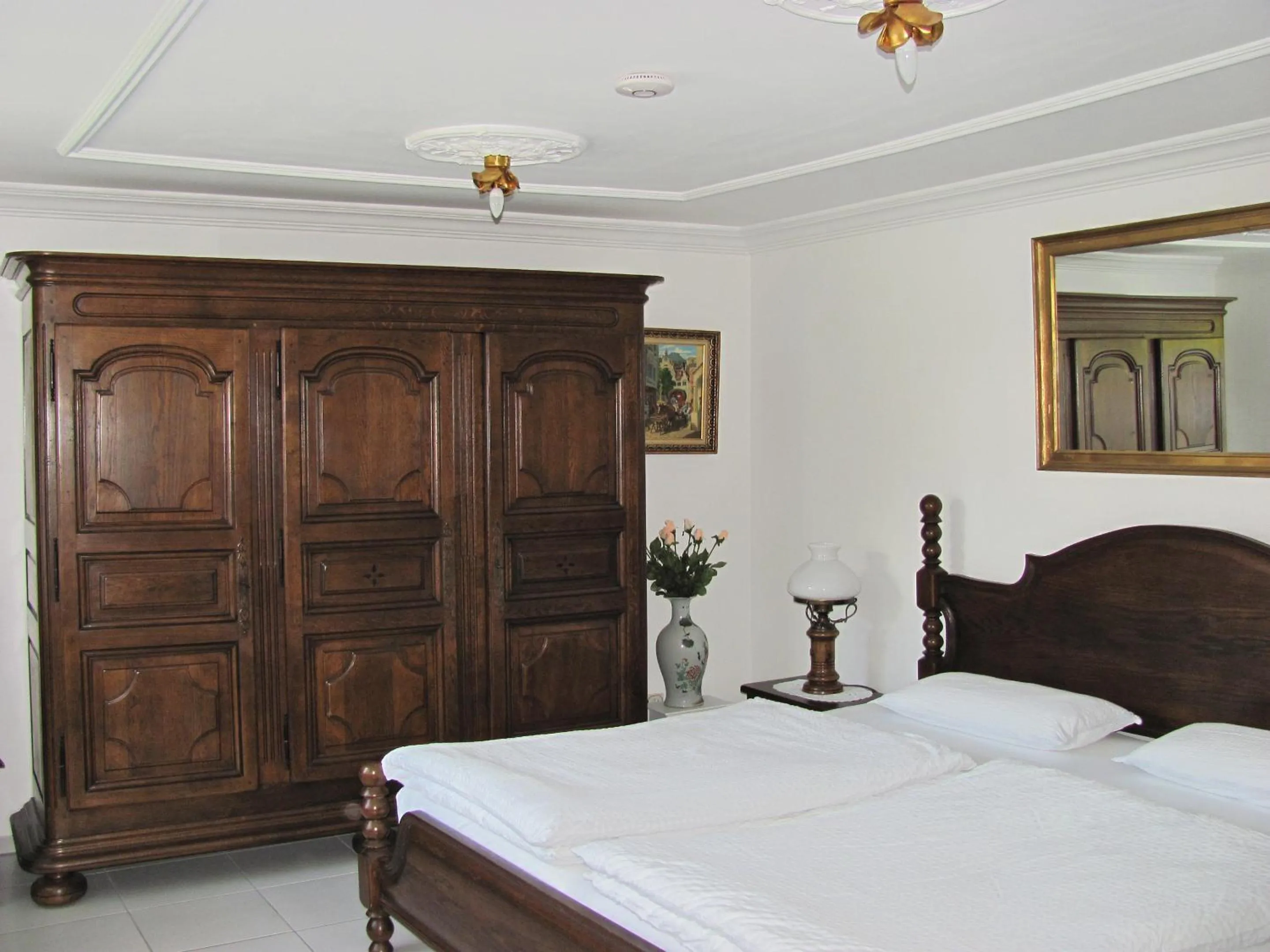 Bedroom, Bed in Apartment Storchenfärbe