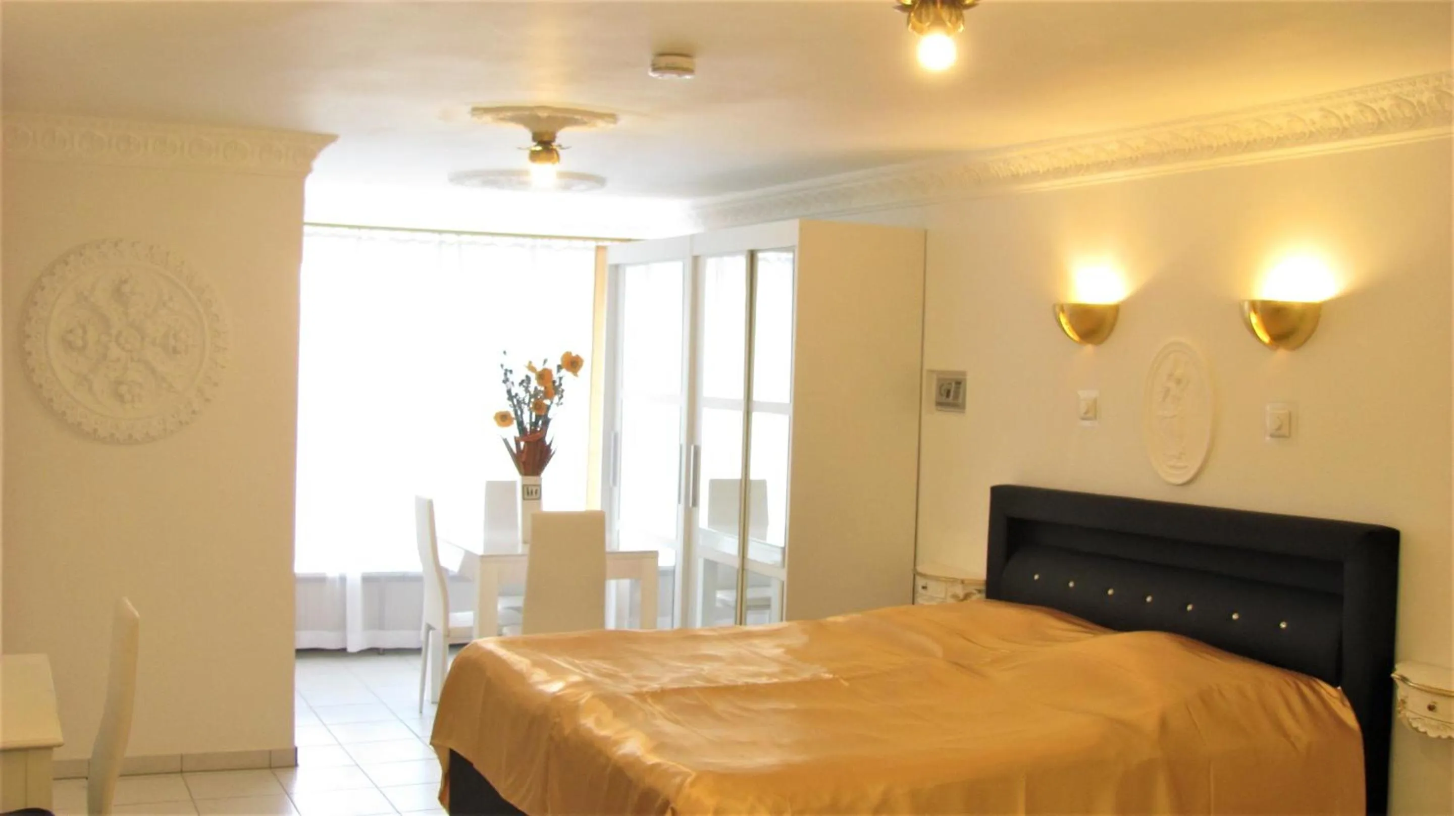 Bedroom, Bed in Apartment Storchenfärbe