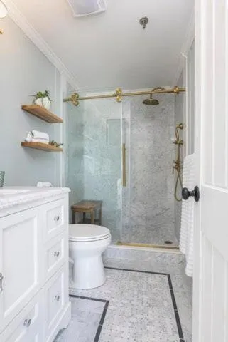 Bathroom in The New Oceanic Inn