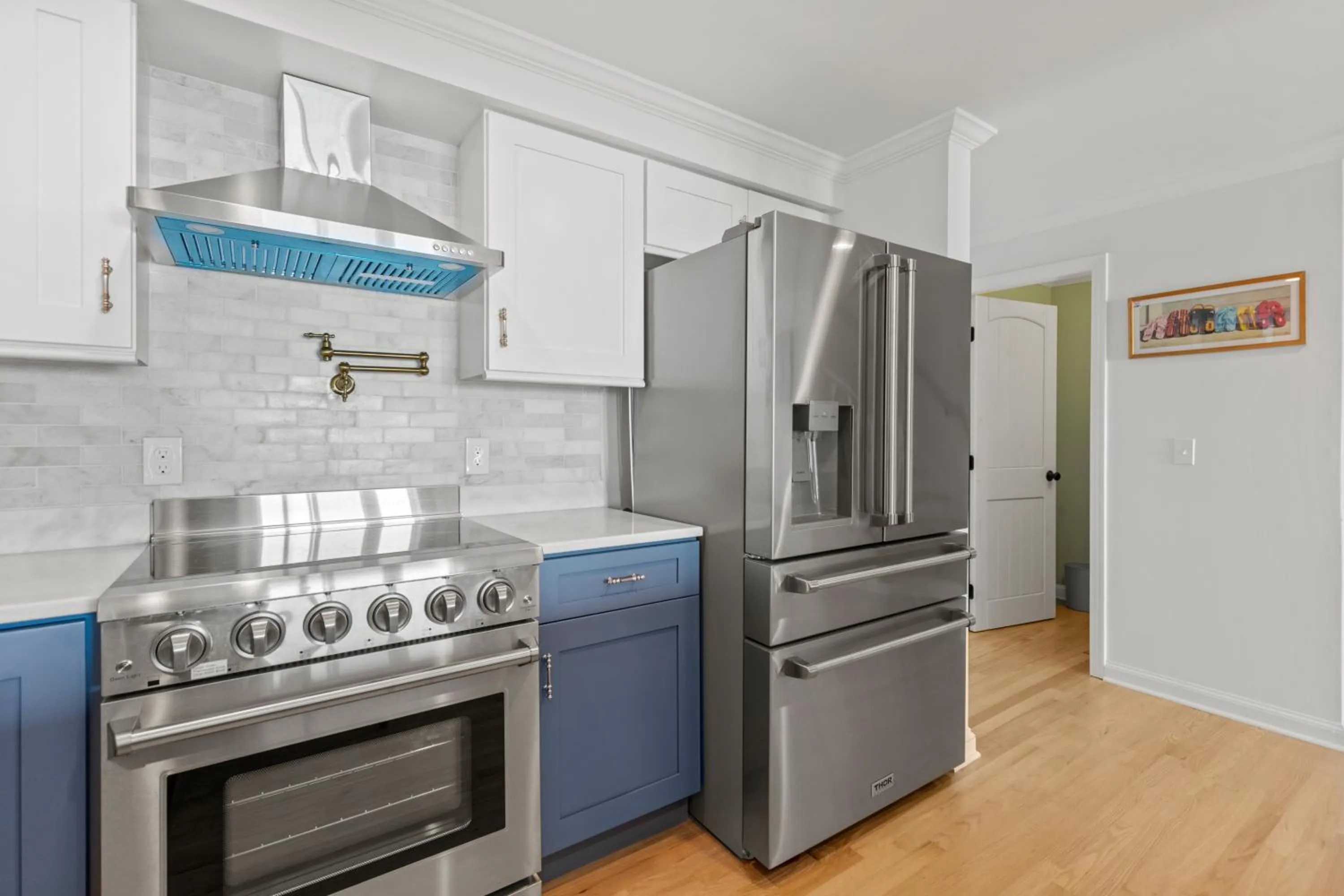 Kitchen or kitchenette in The New Oceanic Inn