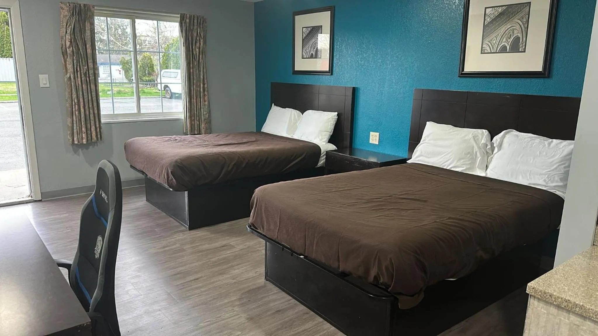 Bed in Americas Best Value Inn