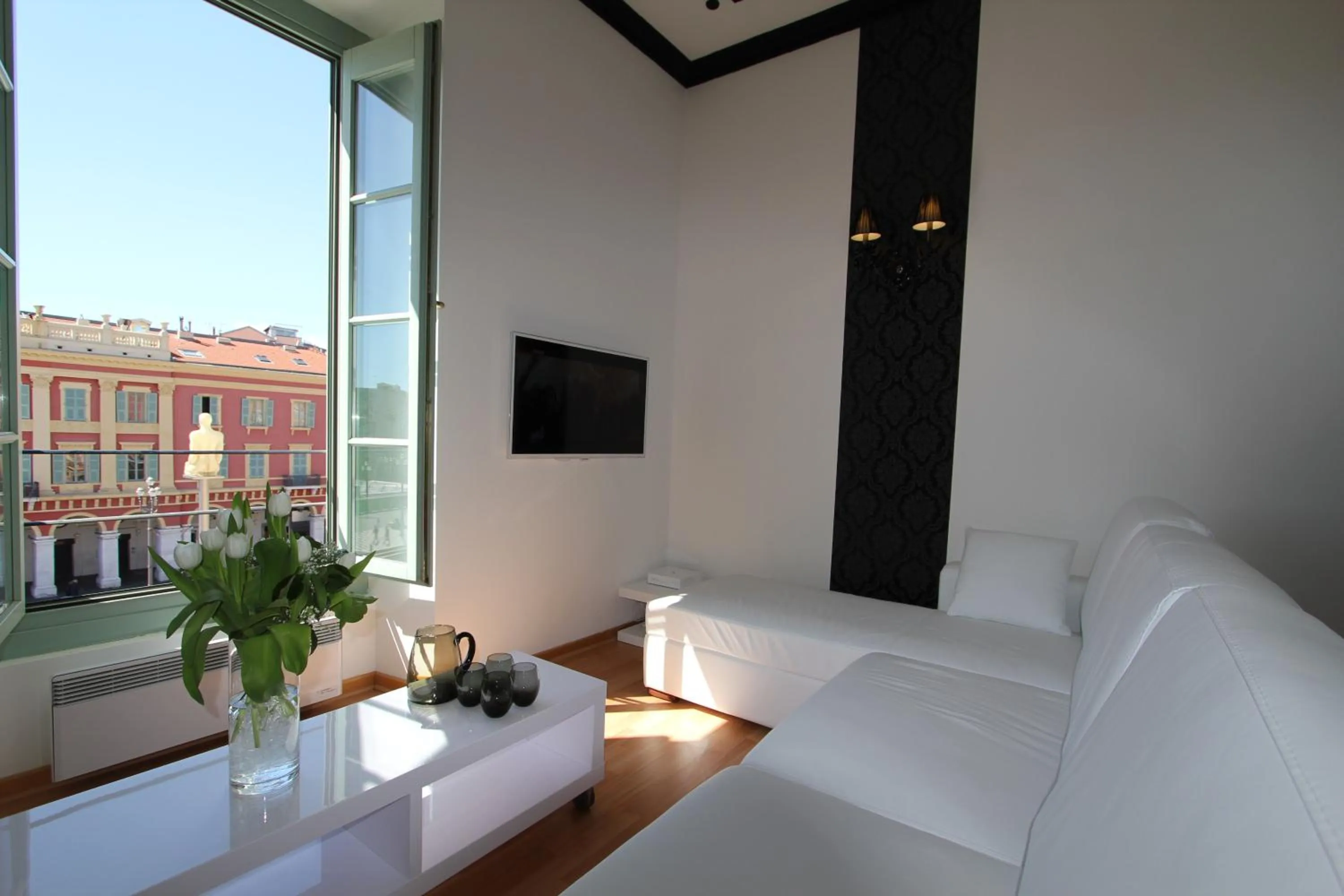 TV and multimedia in Nice Massena